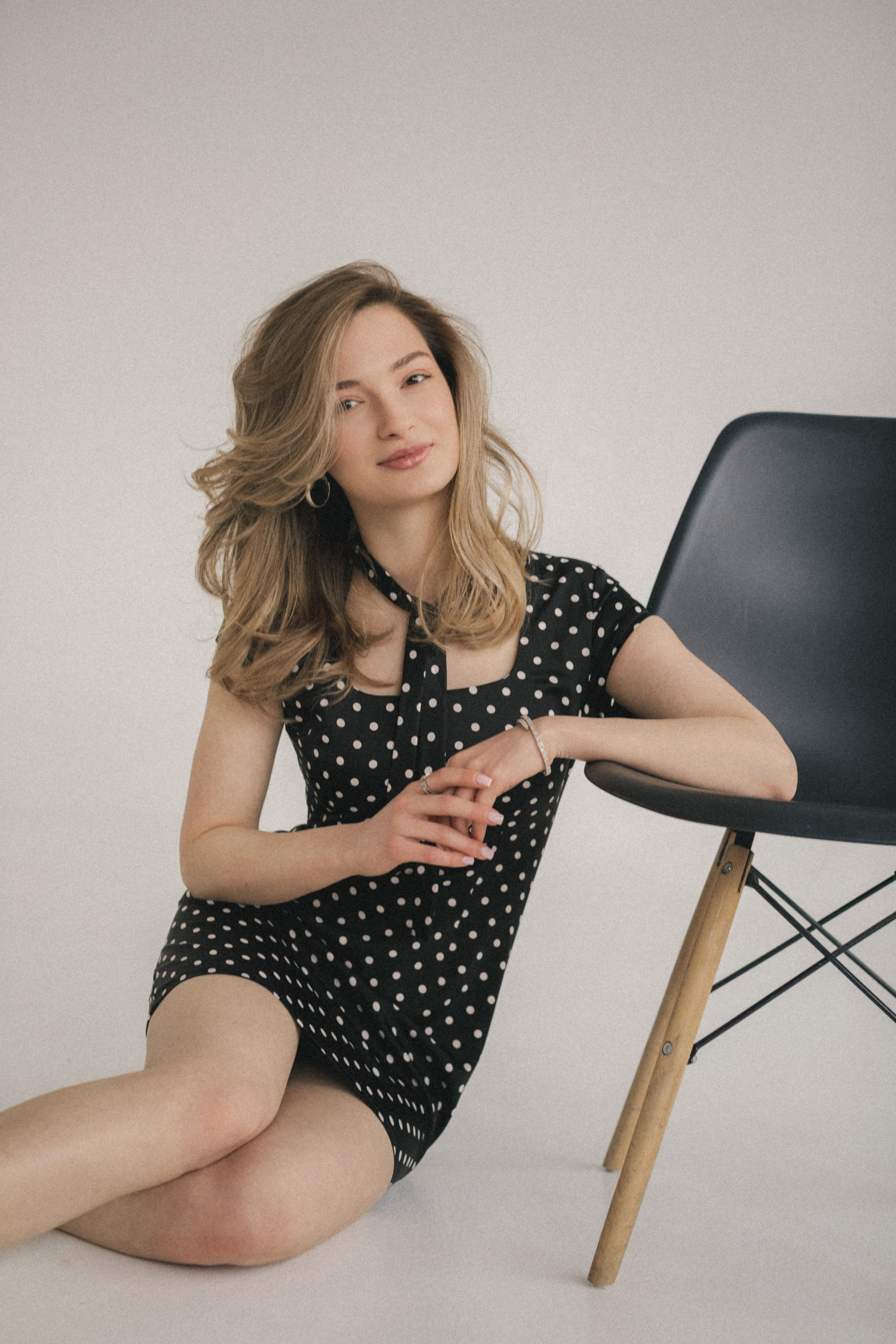 Фотосессия ко Дню рождения девушки в студии с тортом. Фотограф во Владикавказе Юрий Геворгизов