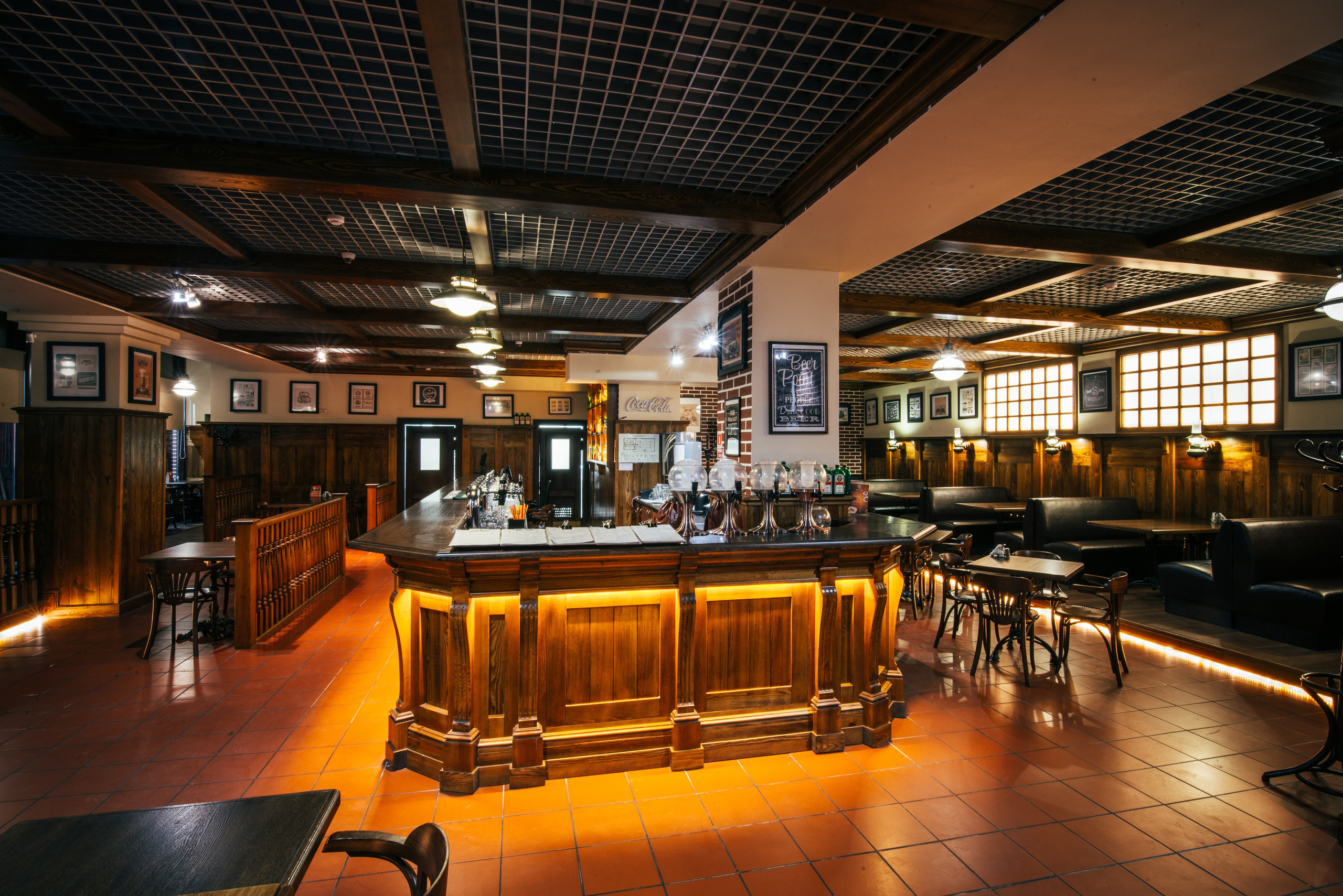 Паб «Барон Бирхаузен» Смоленск. Фотограф на Эльбрусе • Роман Шатхин