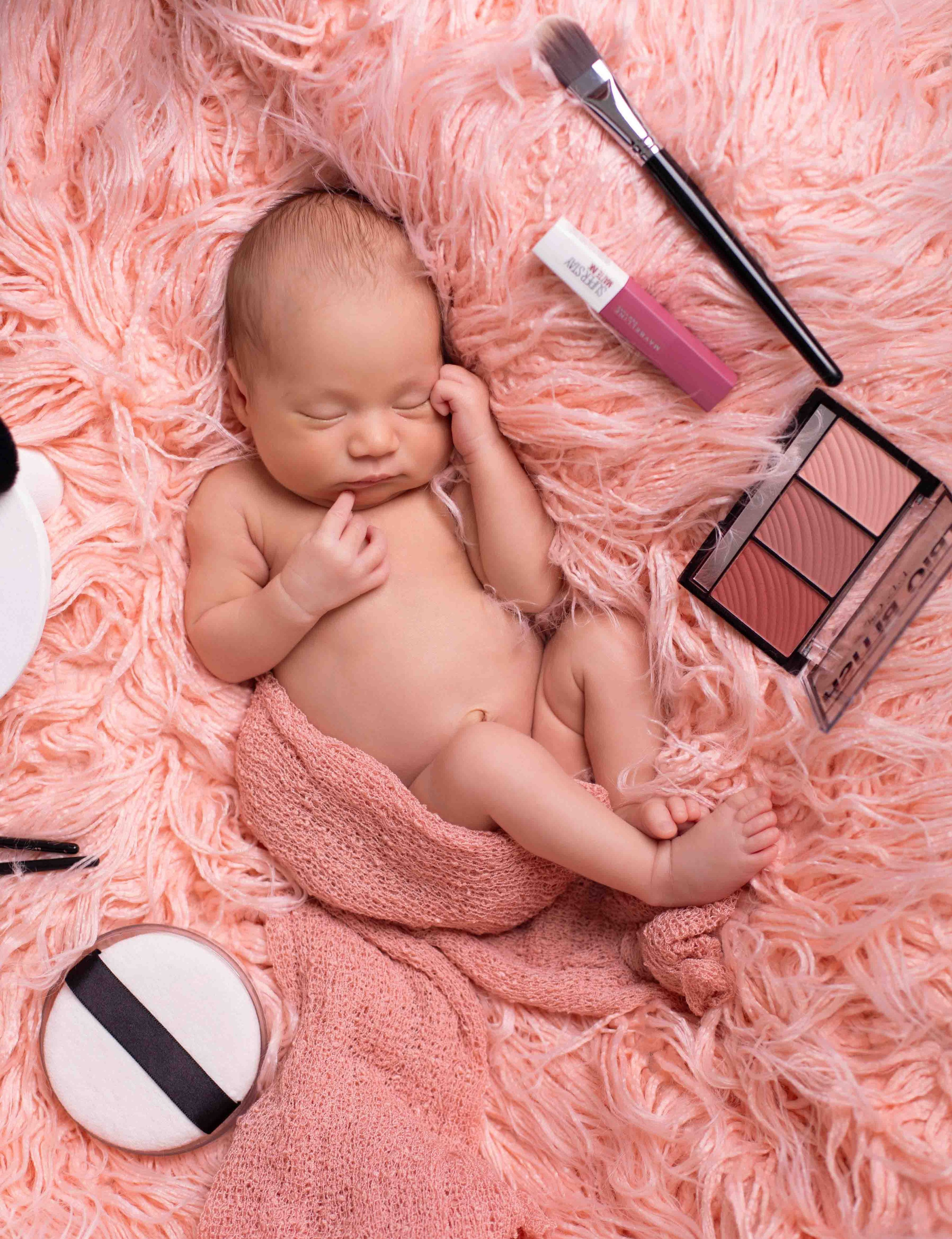 Новорожденные и младенцы. Фотостудия Алматы. Фотосъемка Алматы. Фотосессия Алматы. Фотокурсы. Обучение фотографии. Аренда студии