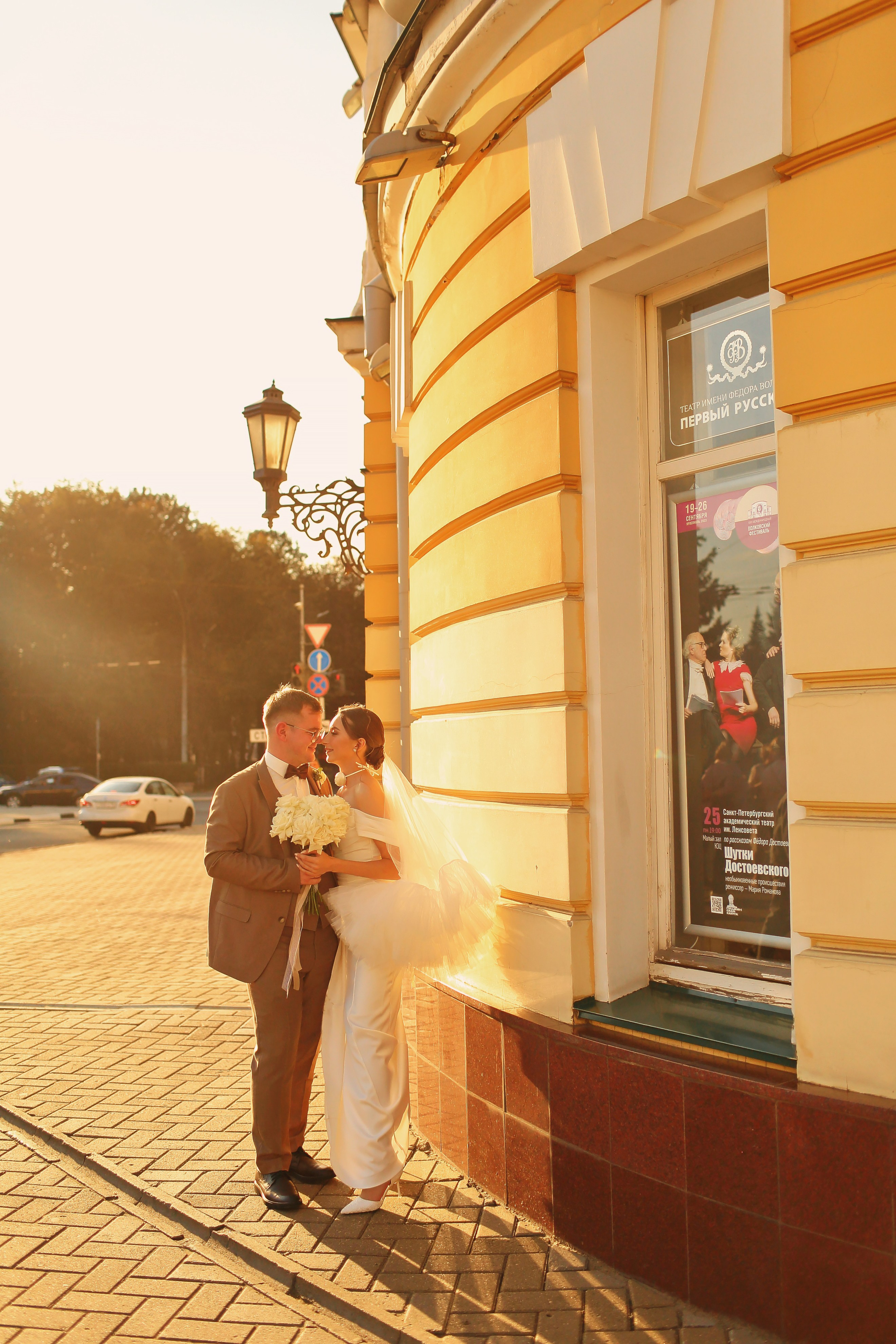 Свадебная осенняя фотосессия Ивана и Лидии в городе. Свадебный и репортажный фотограф в Ярославле и Санкт-Петербурге Роман Микрюков