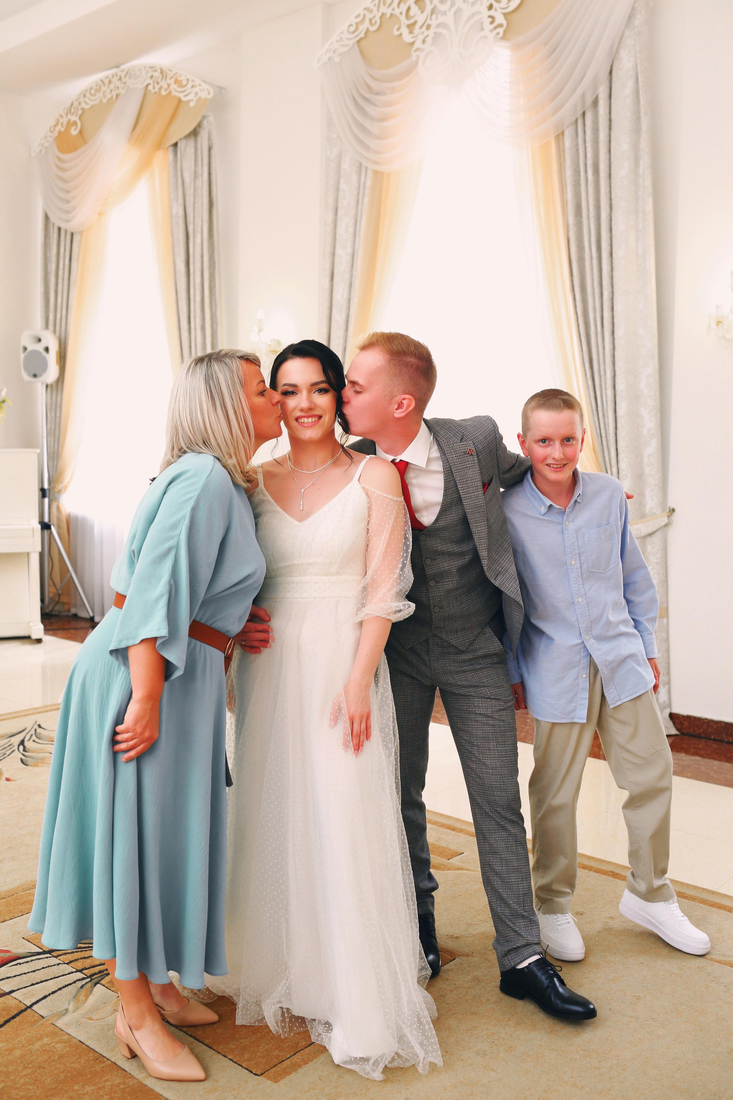 Съемка пары в отеле, на природе, в городе. Свадебный и репортажный фотограф в Ярославле и Санкт-Петербурге Роман Микрюков