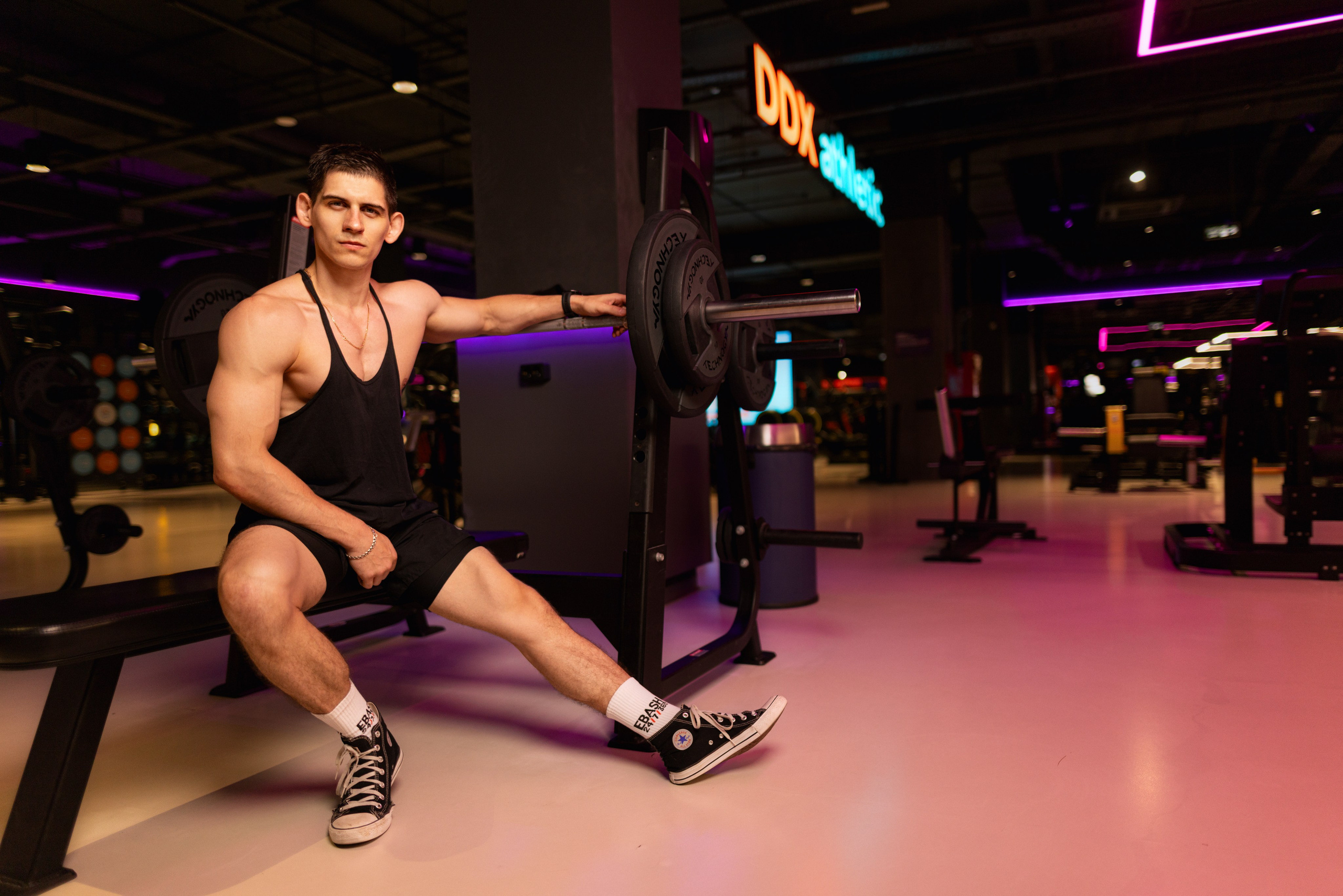 Фотосет в Владом в тренажерном зале для контента. Дмитрий Шульгин, портретный фотограф в Воронеже