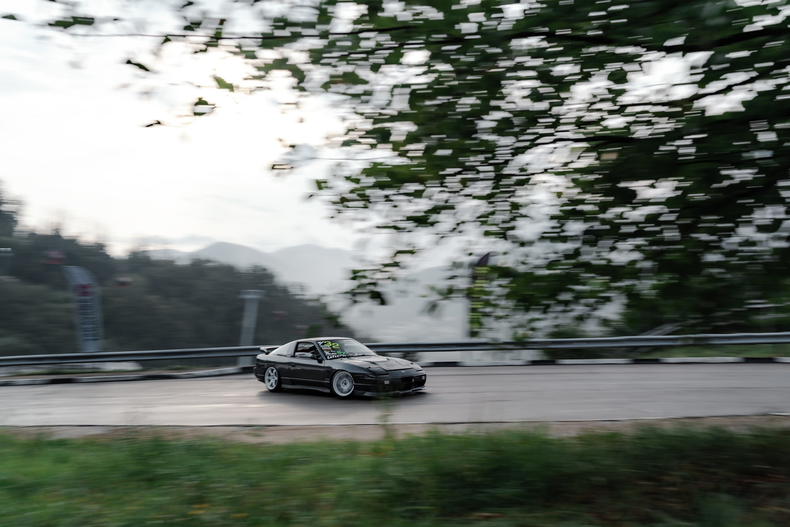 //GROUNDED2025. Автомобильный фотограф