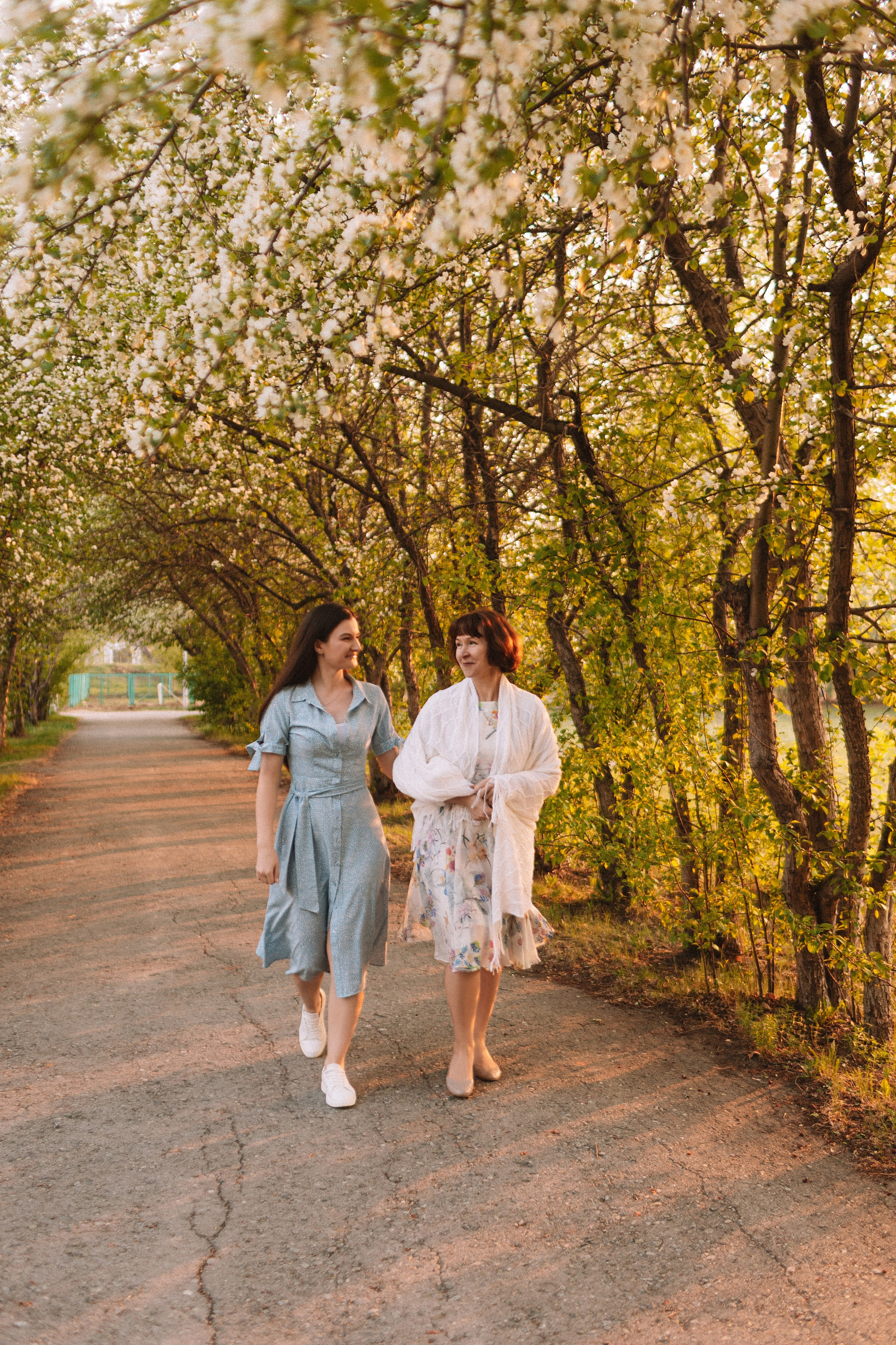Яблони. Семейный фотограф Тюмень, фотограф на роды Салмина Мария