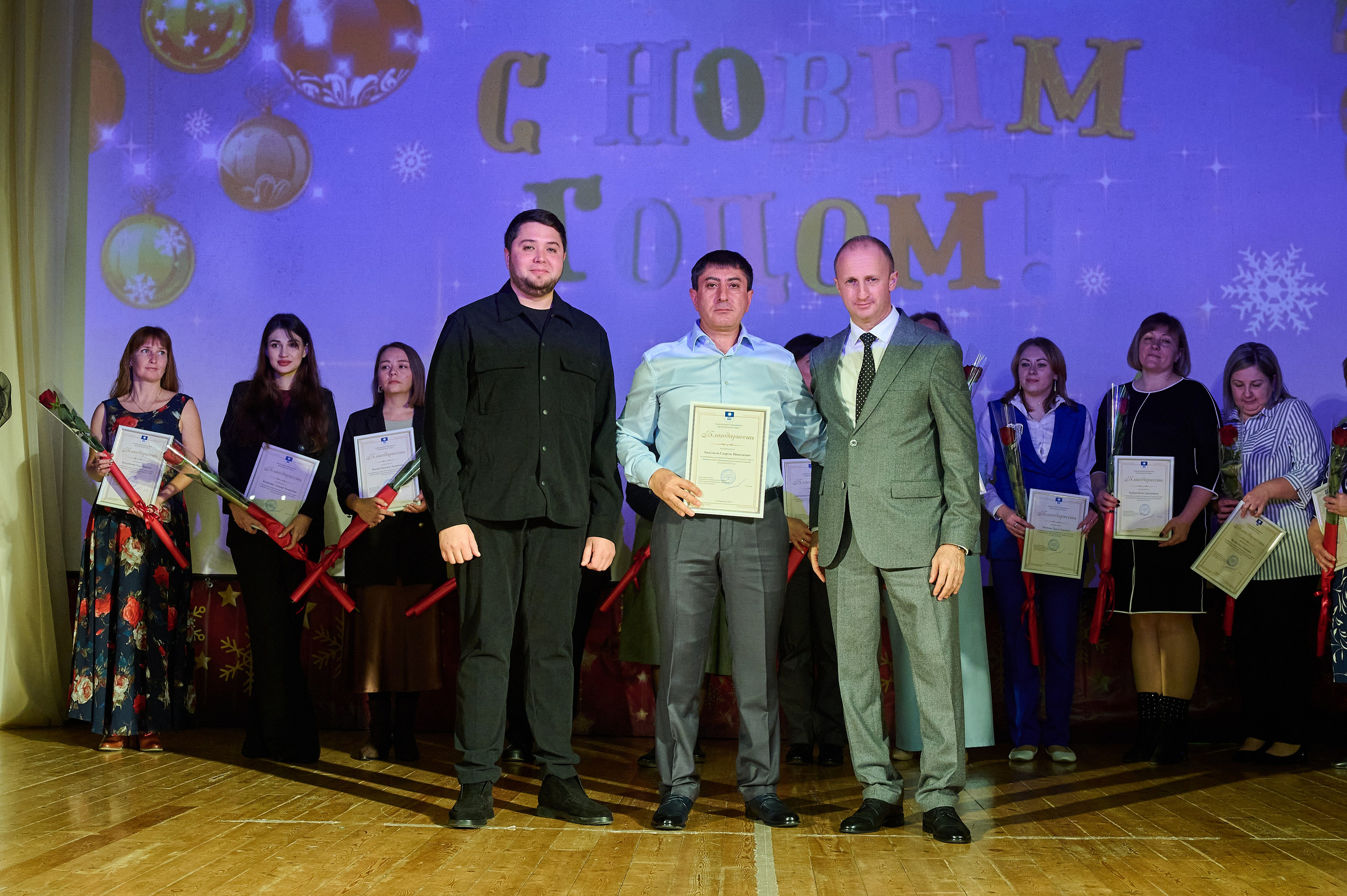 Концерт НГ В ДК. Жизнь курорта Кабардинка в фотографиях