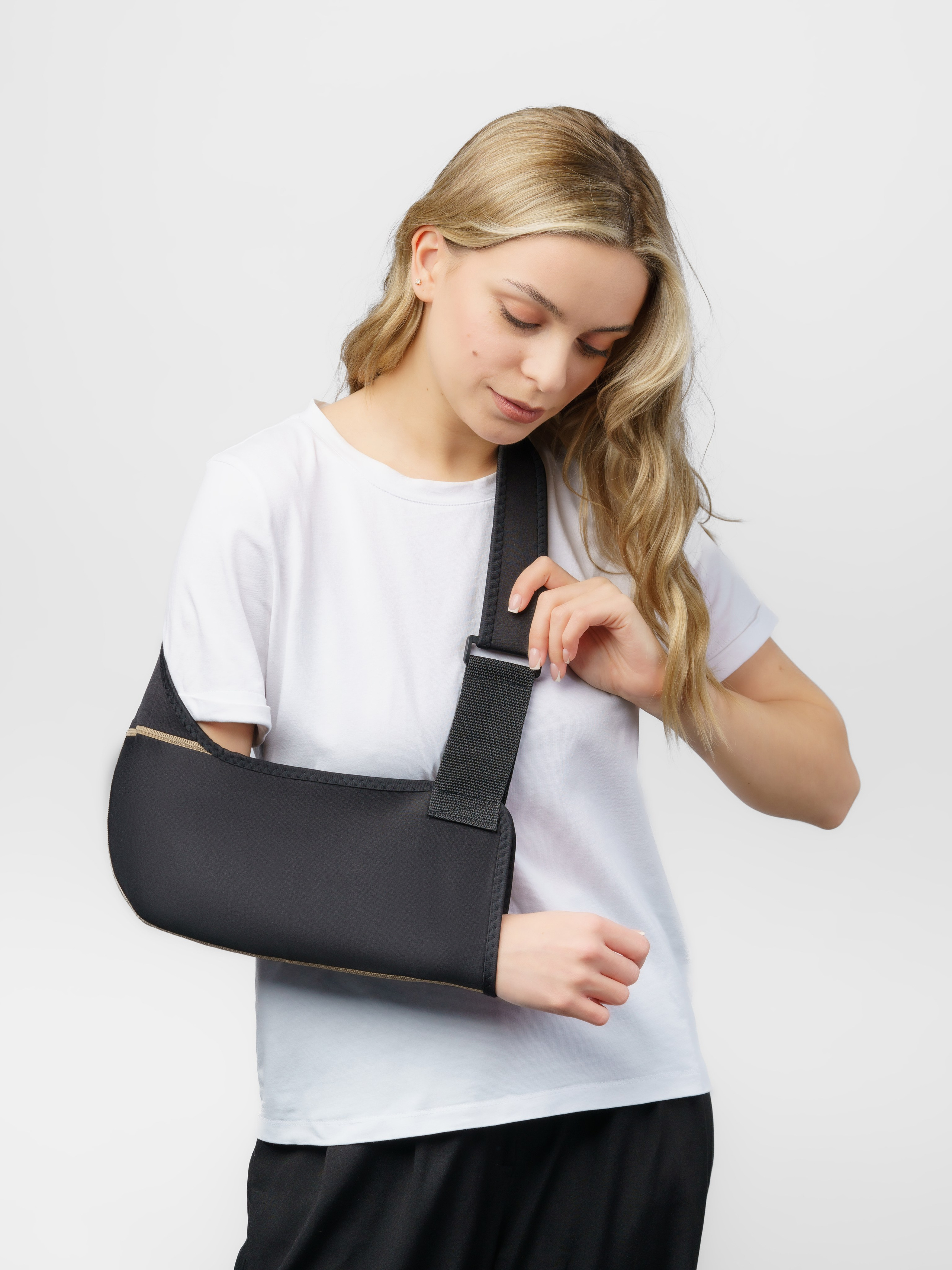 Бандаж-косынка, модель Анна. KED Production — продакшн из СПб. Создаём фото, видео и контент, который помогает брендам и селлерам продавать больше