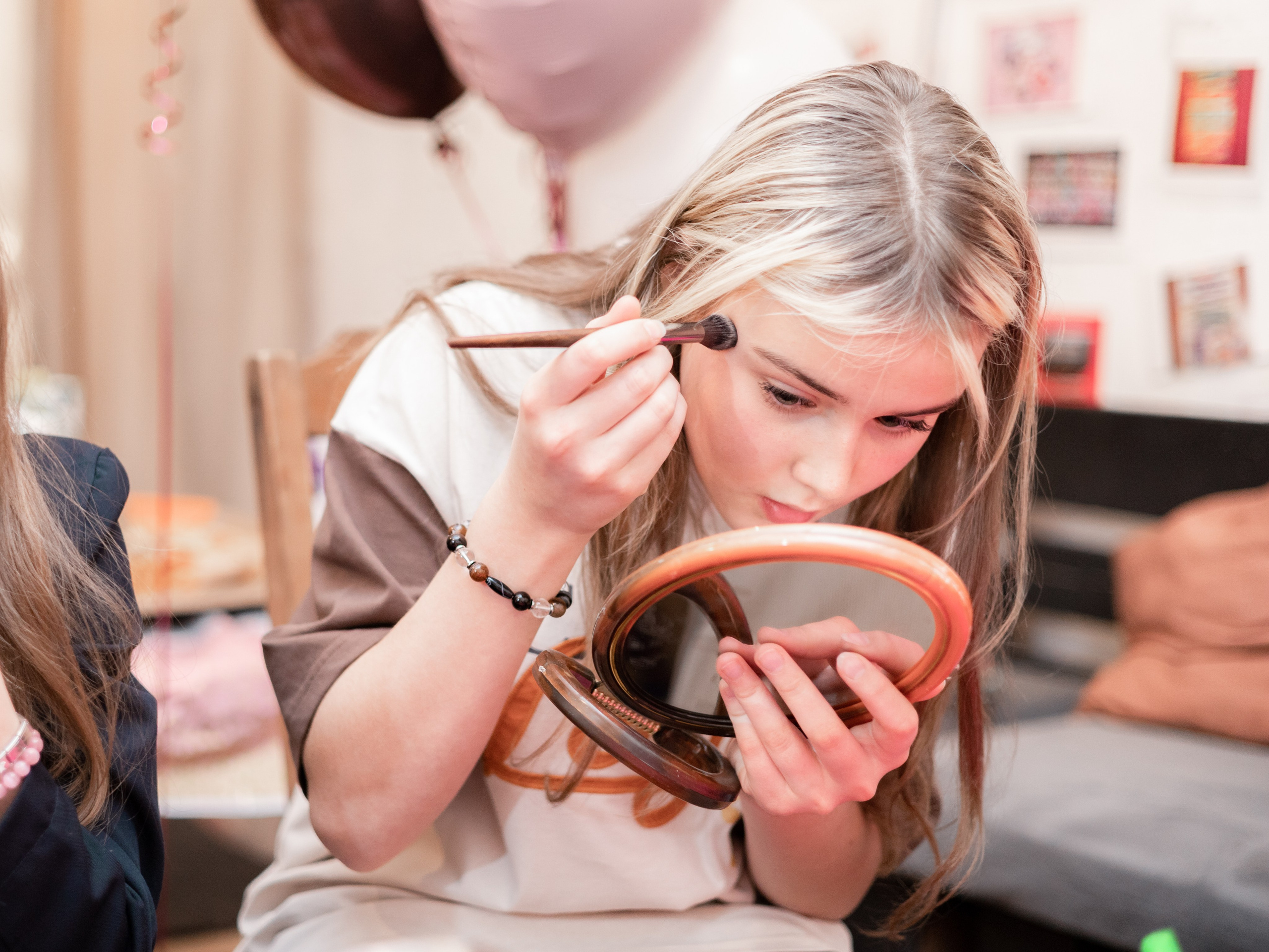 Студия макияжа для девочек во Владивостоке — Само Совершенство. Школа для девочек во Владивостоке — Само Совершенство