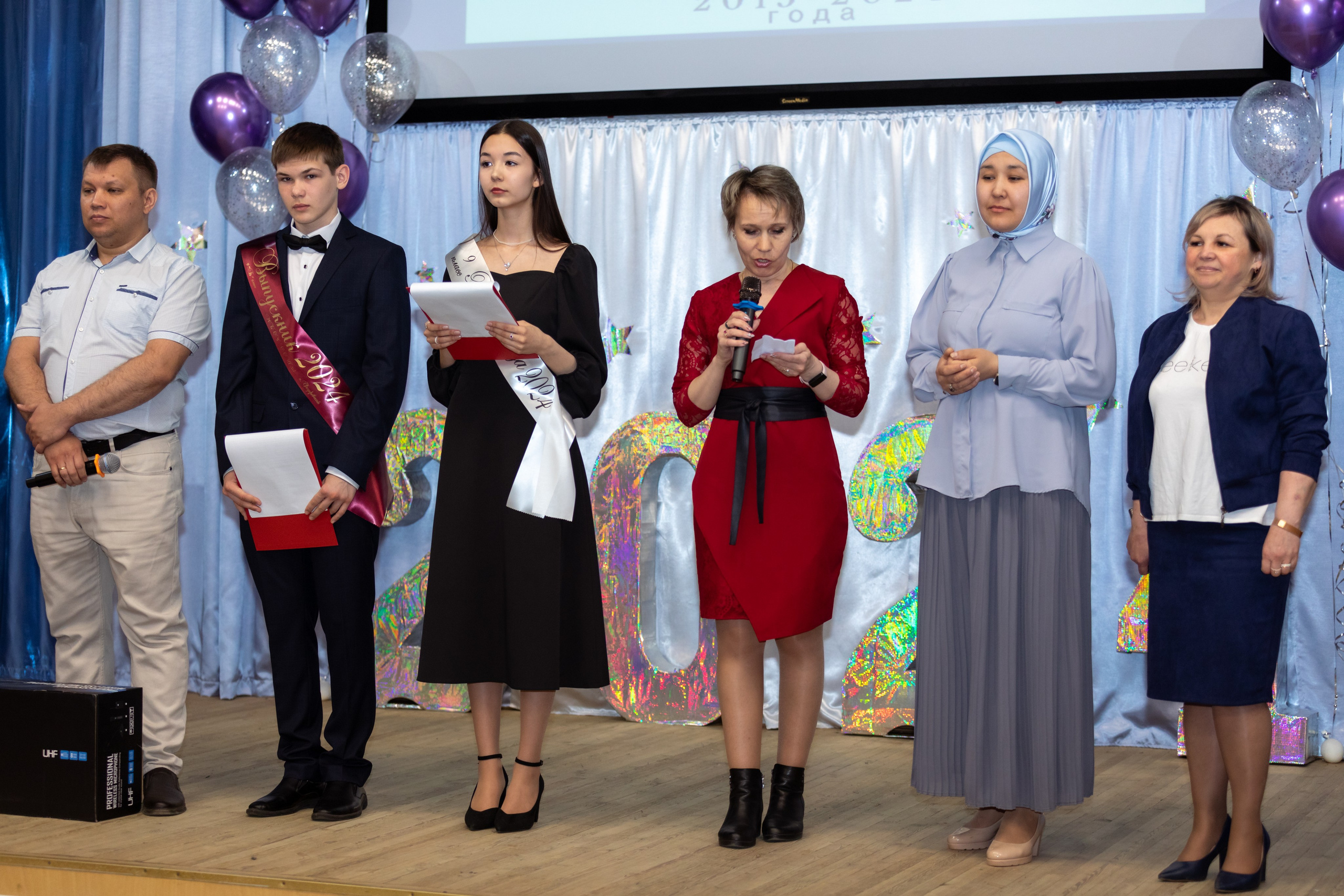 Фоторепортаж школьных мероприятий «Последний звонок»,  «1 сентября» в Сургуте