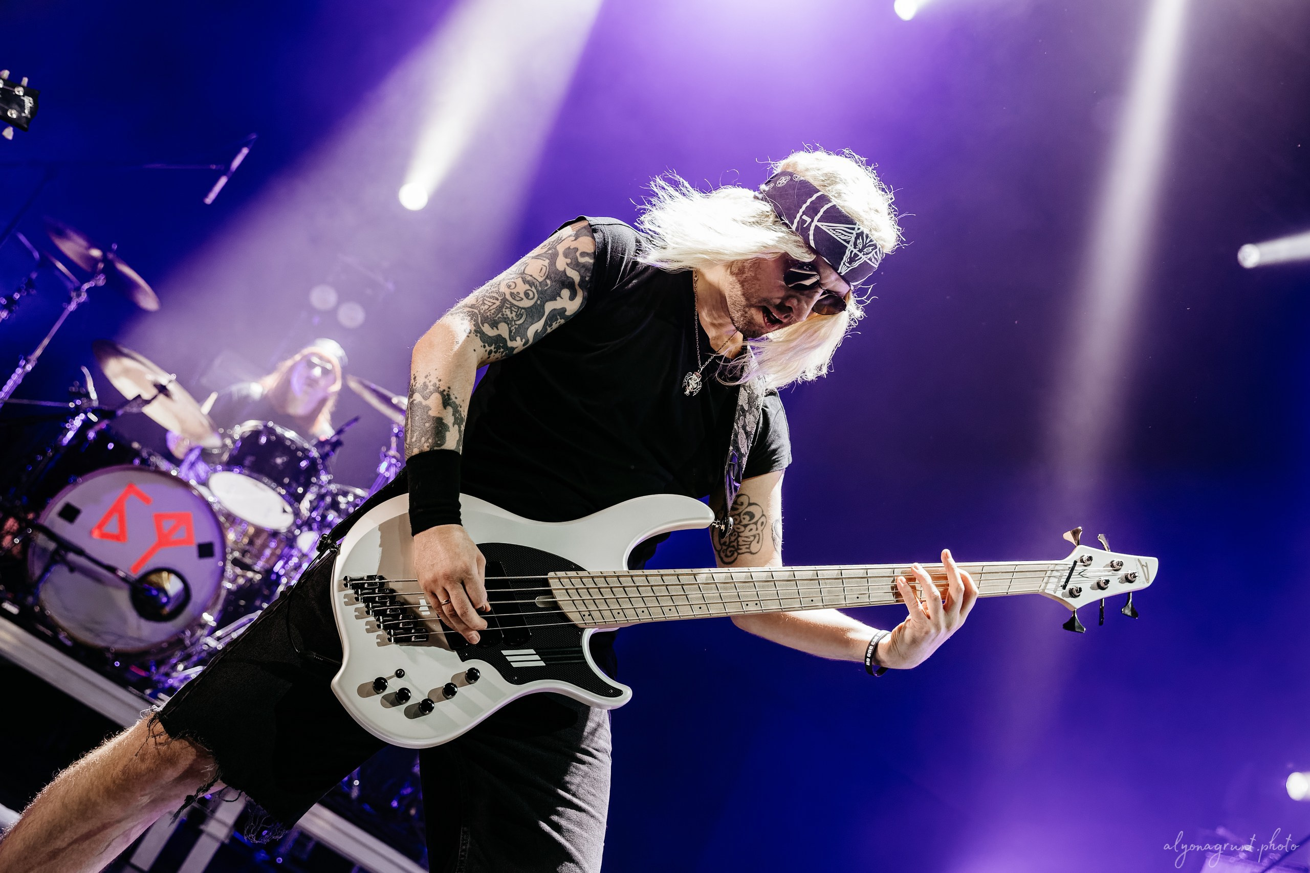 Багровый Фантомас, фоторепортаж, СПб, BASE, 14.12.2025. Алена Адрианова: фотограф в Санкт-Петербурге