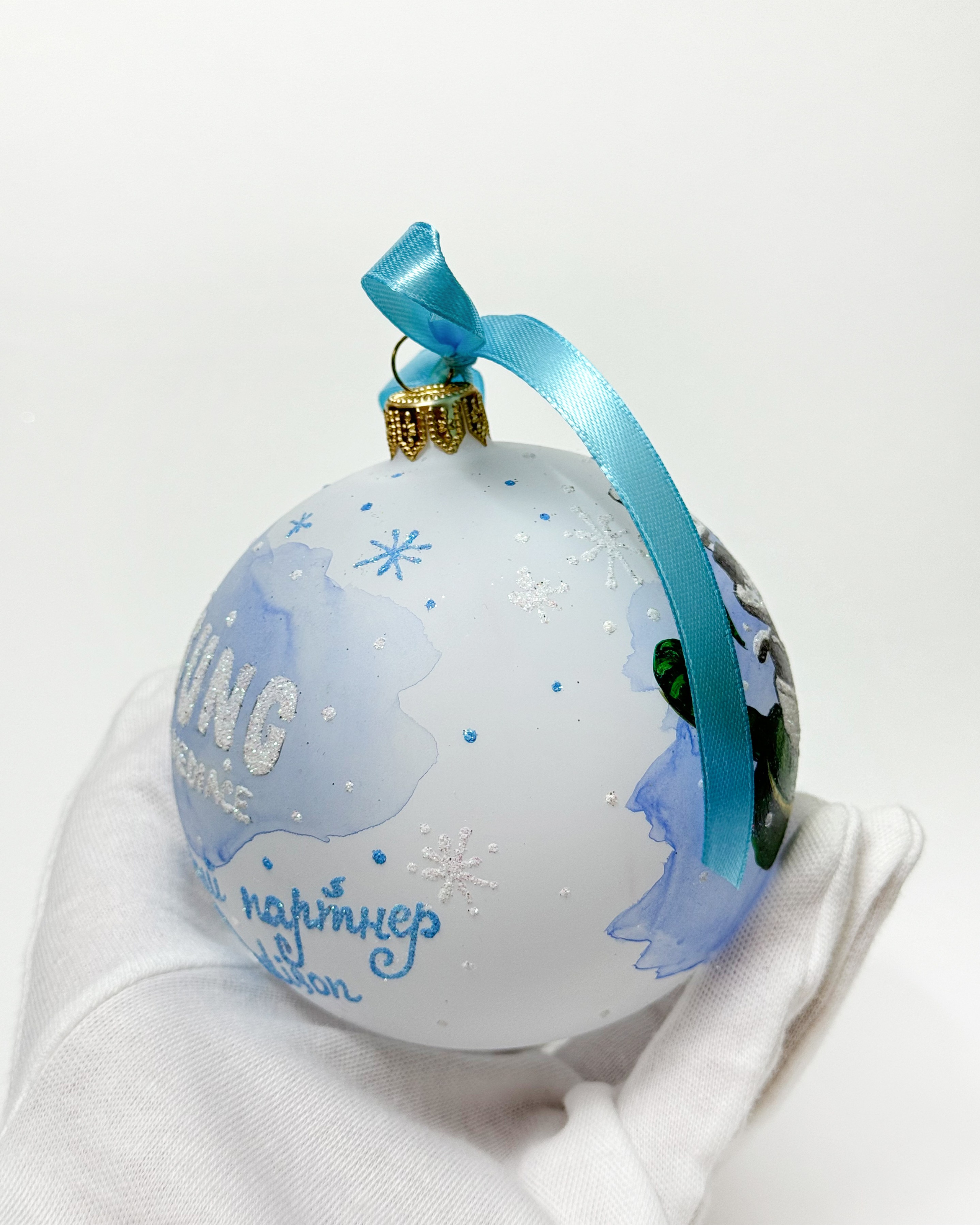 ArtSHARm- наше портфолио по ёлочным шарам с ручной росписью. Художественная ручная роспись елочных шаров, корпоративные подарки и восковые аромасвечи