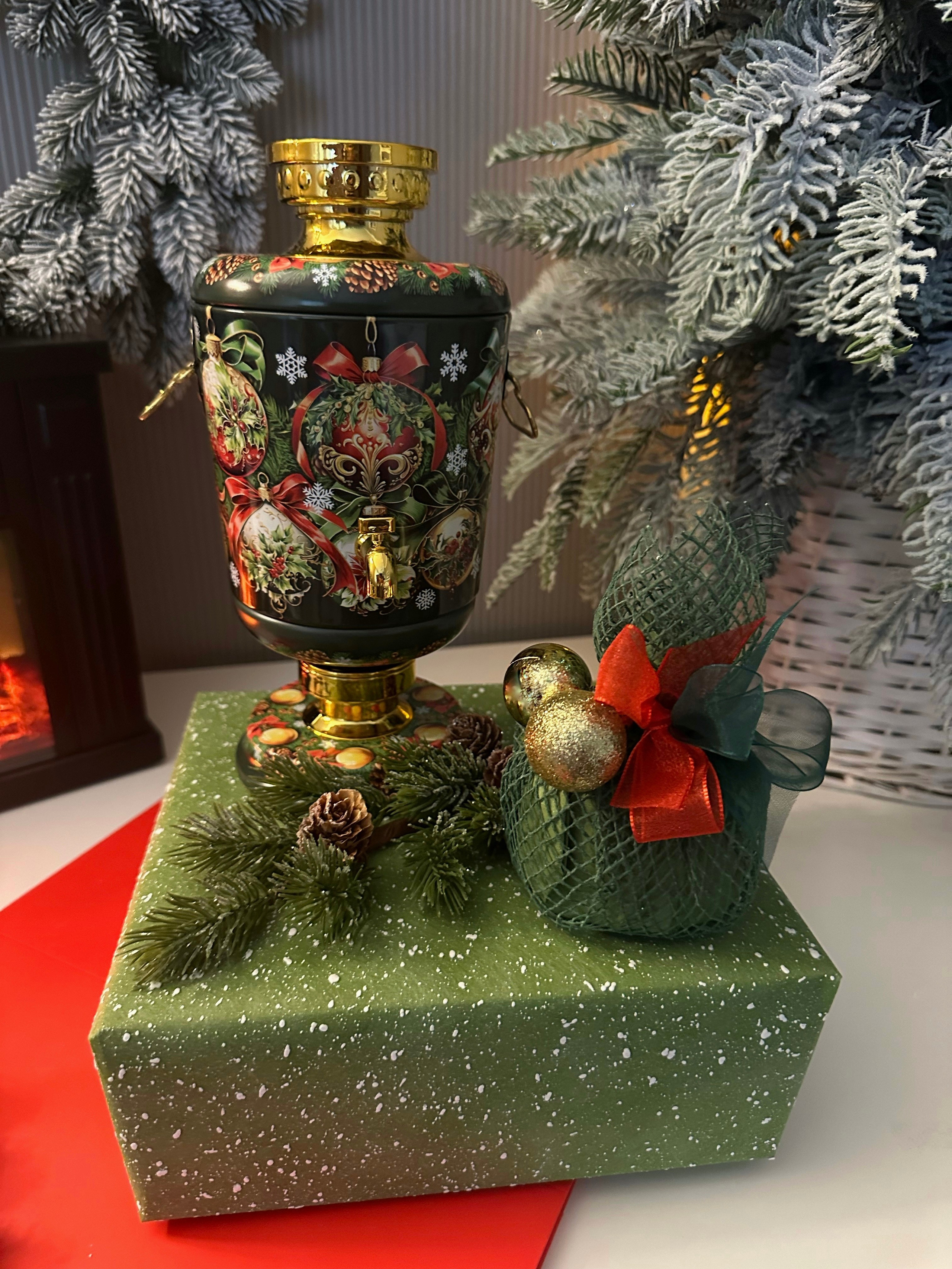 «Русские традиции Семейного чаепития» (красный). Студия подарочных наборов «Владия»