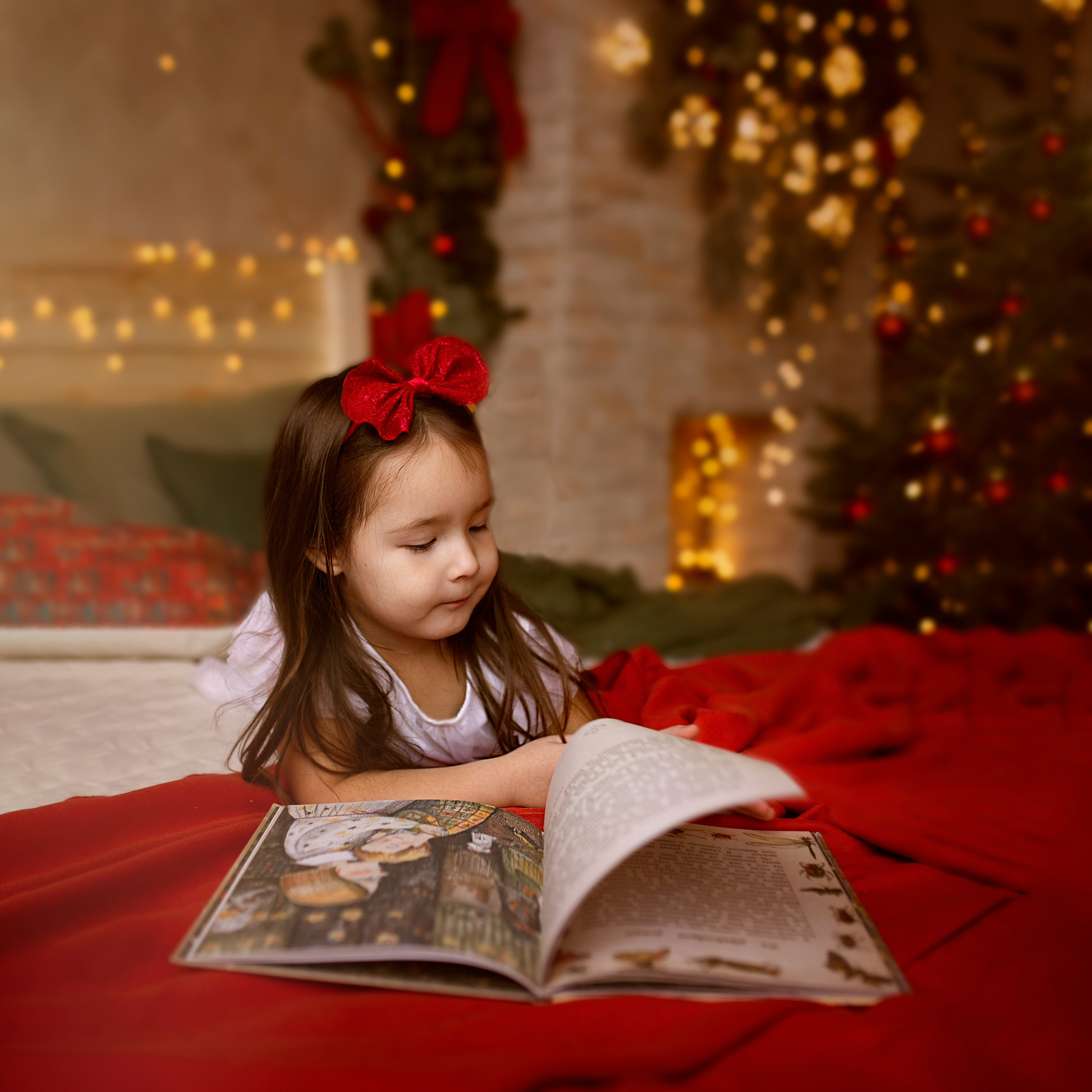 Соня в новогодней студии Лока 2025. Семейный и детский фотограф в Ижевске Анастасия Камариттинова