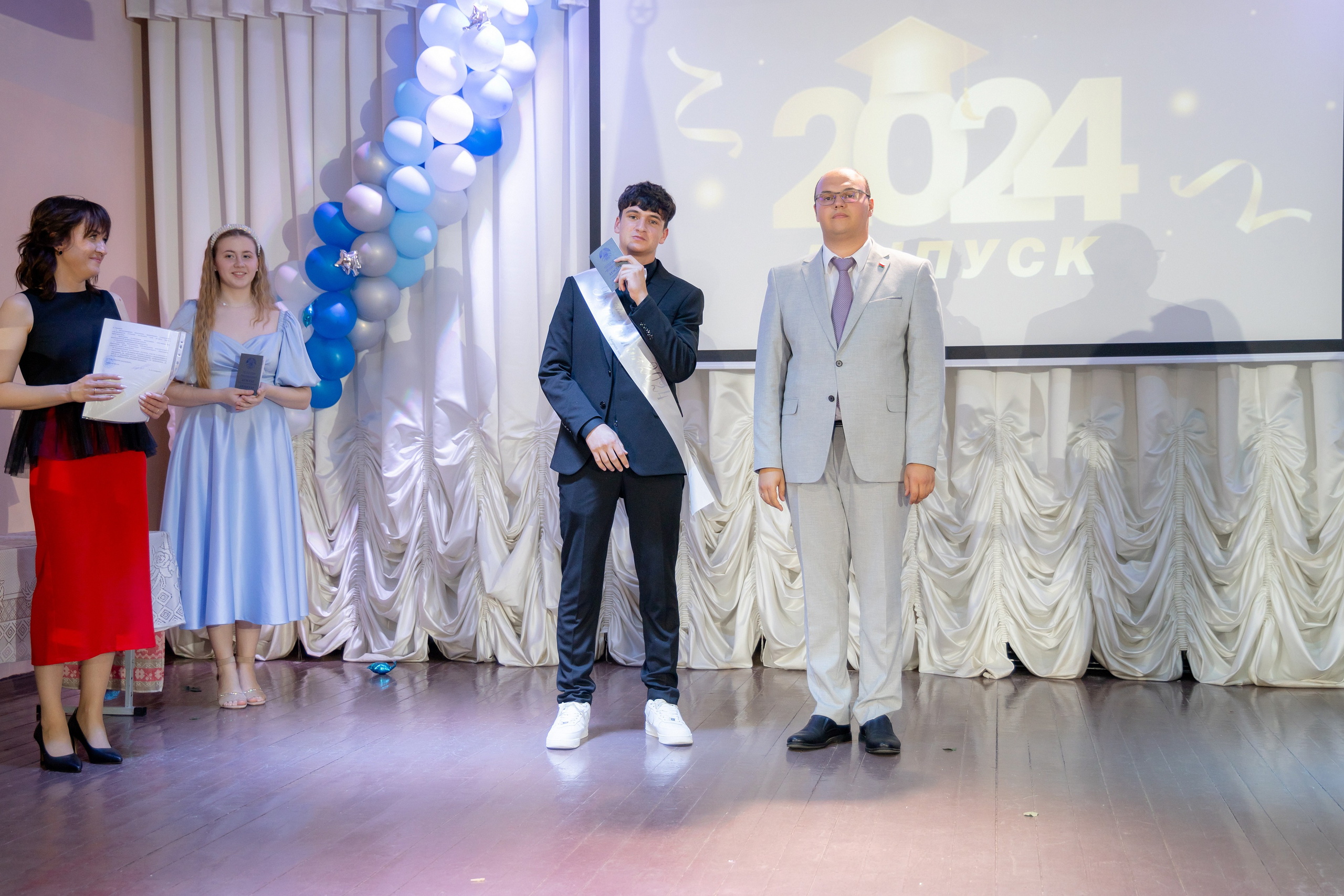 Школьный выпускной 2024 год в Соколе (Минск). Свадебный фотограф в Минске/Беларуси Сергей Спиридонов