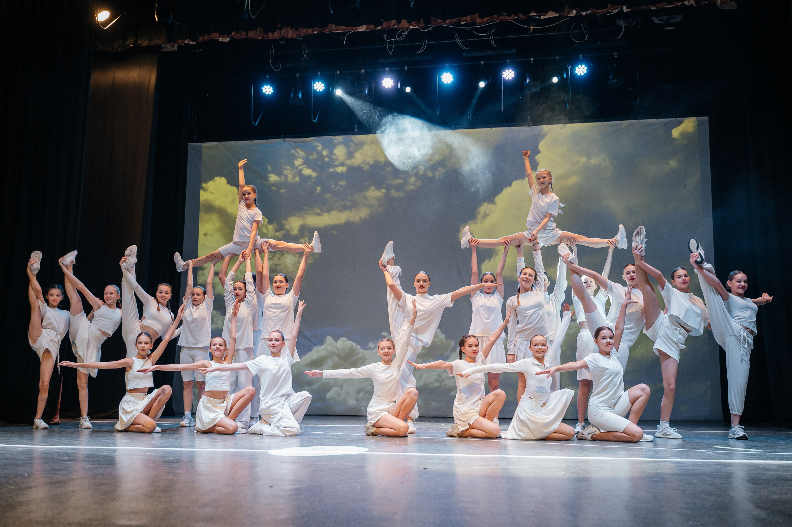 Танцы. Фотограф Елена Рогашкова