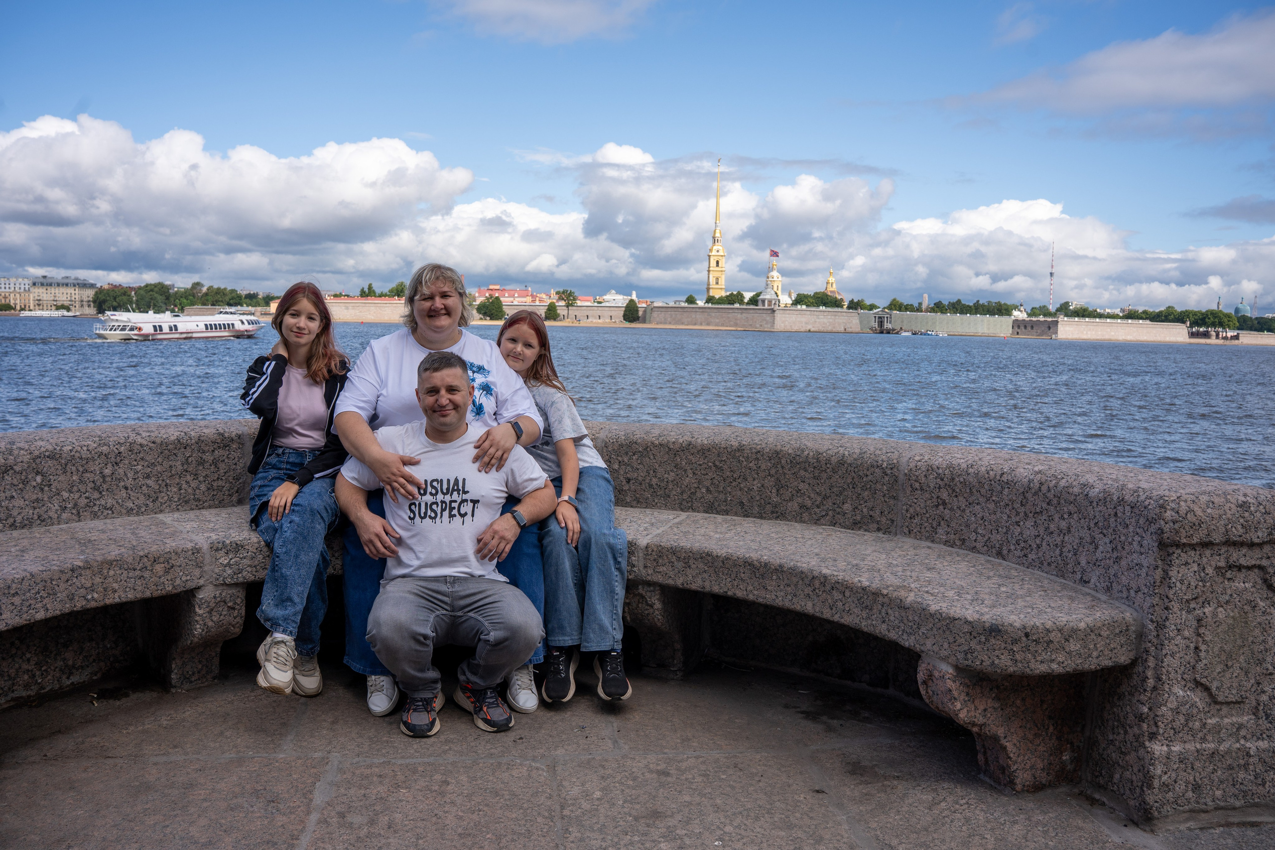 Семейная фотосессия по достопримечательностям Питера. Студийный и портретный фотограф в САНКТ-ПЕТЕРБУРГЕИрина Махаон