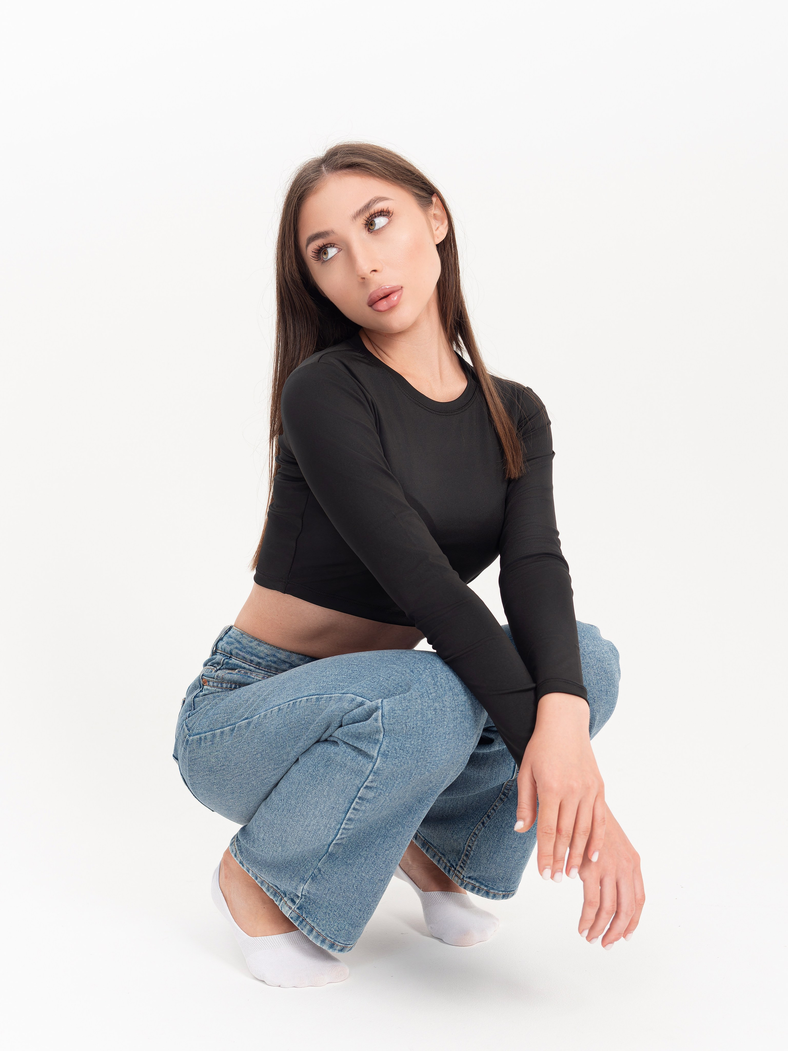 Стильный образ на модели в предметной съемке.