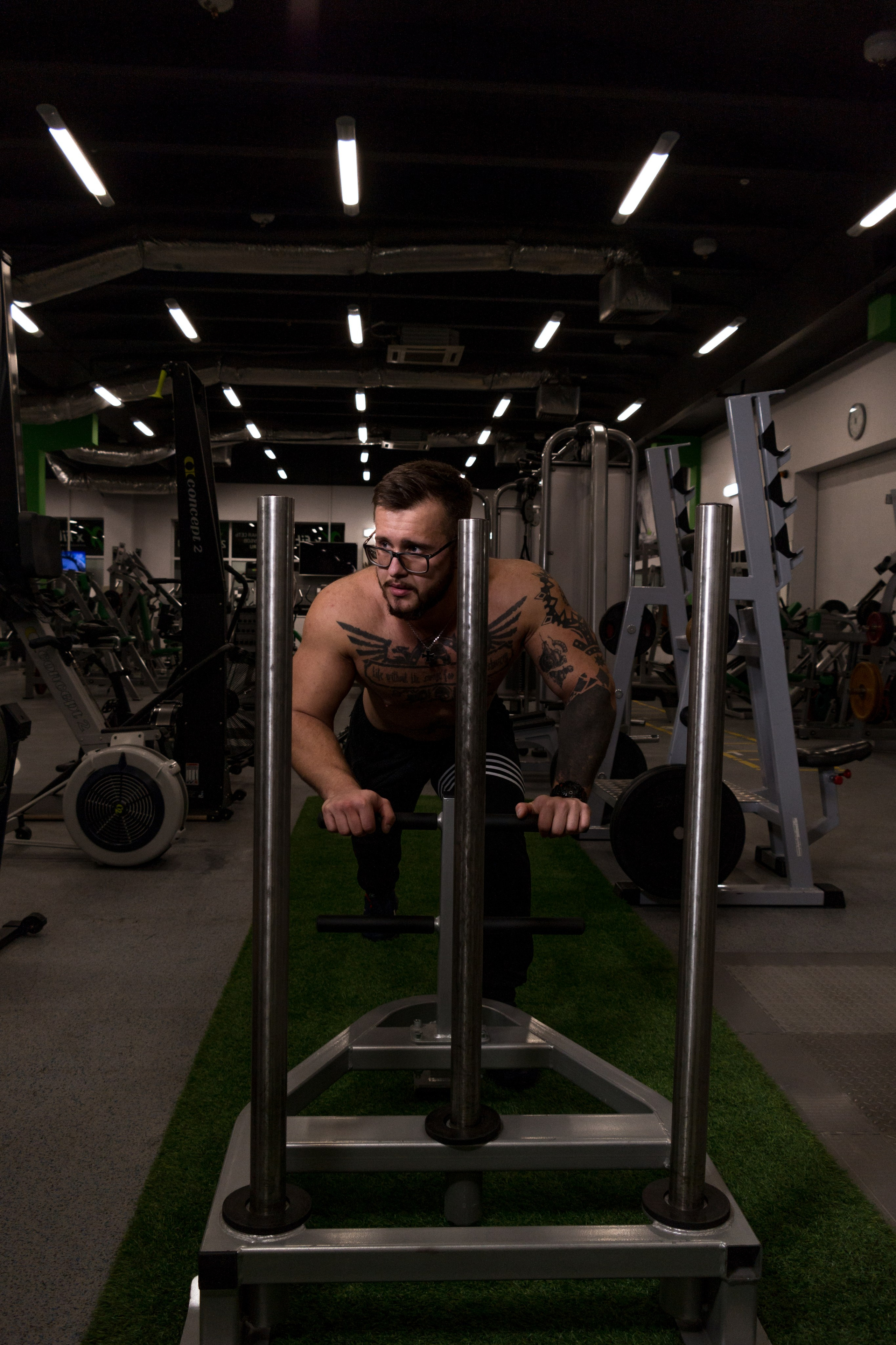 Контент-фотосъемки для экспертов и фитнес тренеров. AI Фотограф Краснодар: мужские и женские фотосессии, стилизация съемки. Нейро-фотосессии онлайн