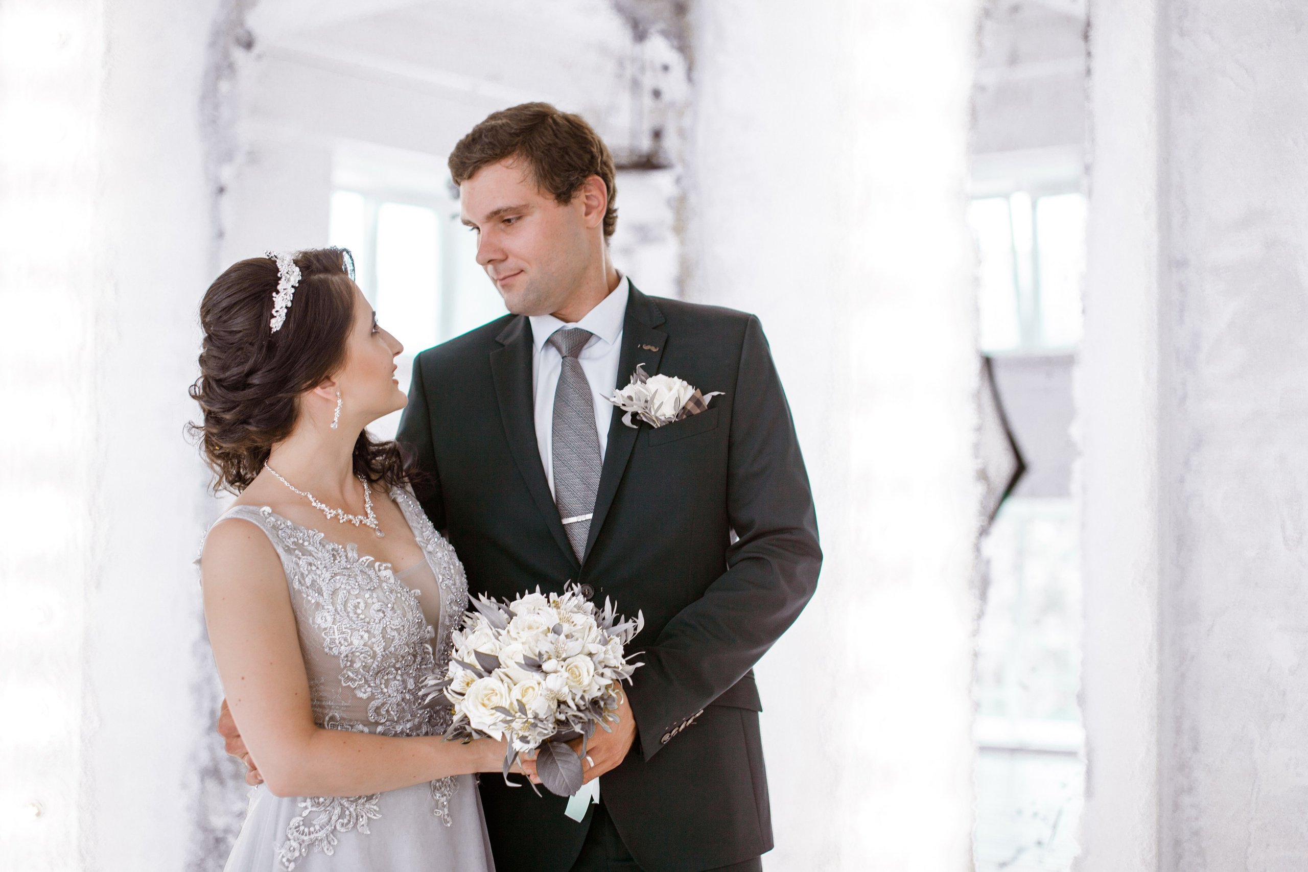 Свадебная фотосессия на улицах Нижнего Новгорода. Фотограф на крещение и венчание в Нижнем Новгороде.Свадебный Фотограф