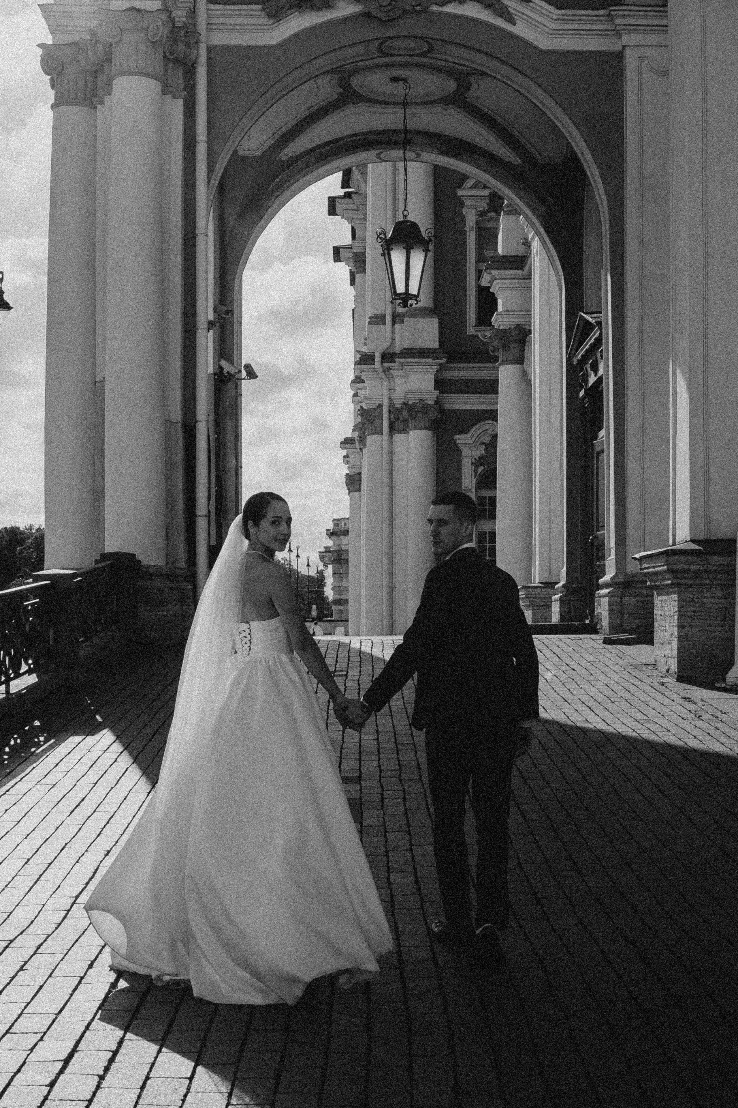 СВАДЕБНАЯ ПРОГУЛКА В САНТК-ПЕТЕРБУРГЕ (ИСАКИЕВСКИЙ СОБОР, ЗИМНЯЯ КАНАВКА, ЭРМИТАЖ И БОЛЬШАЯ МОРСКАЯ УЛИЦА). Профессиональный фотограф, Санкт-Петербург — Виктория Богомолова