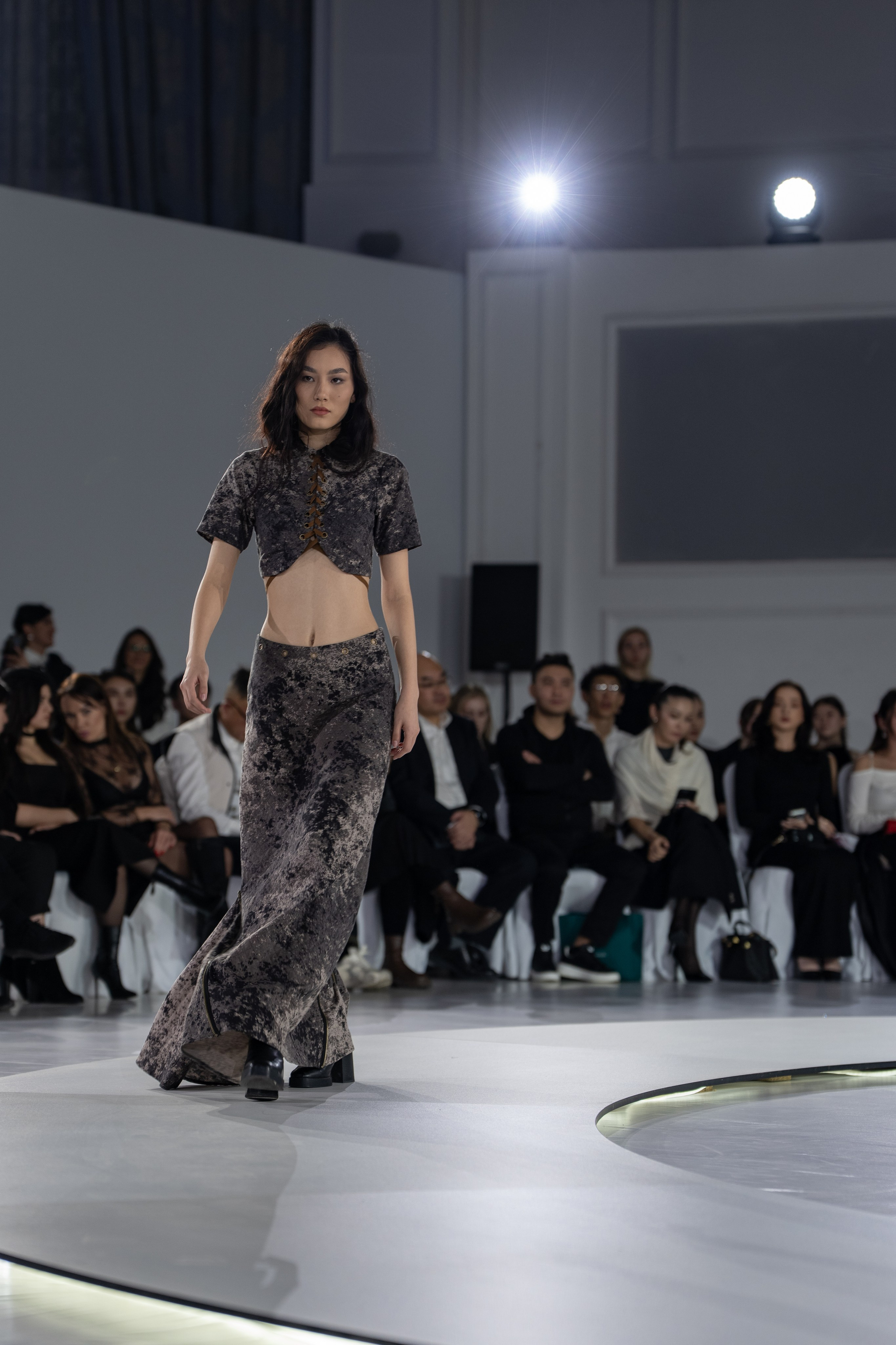 Design August. Сайт Алматинского НЮ АРТ, будуар и фэшн фотографа Дениса Карпенко