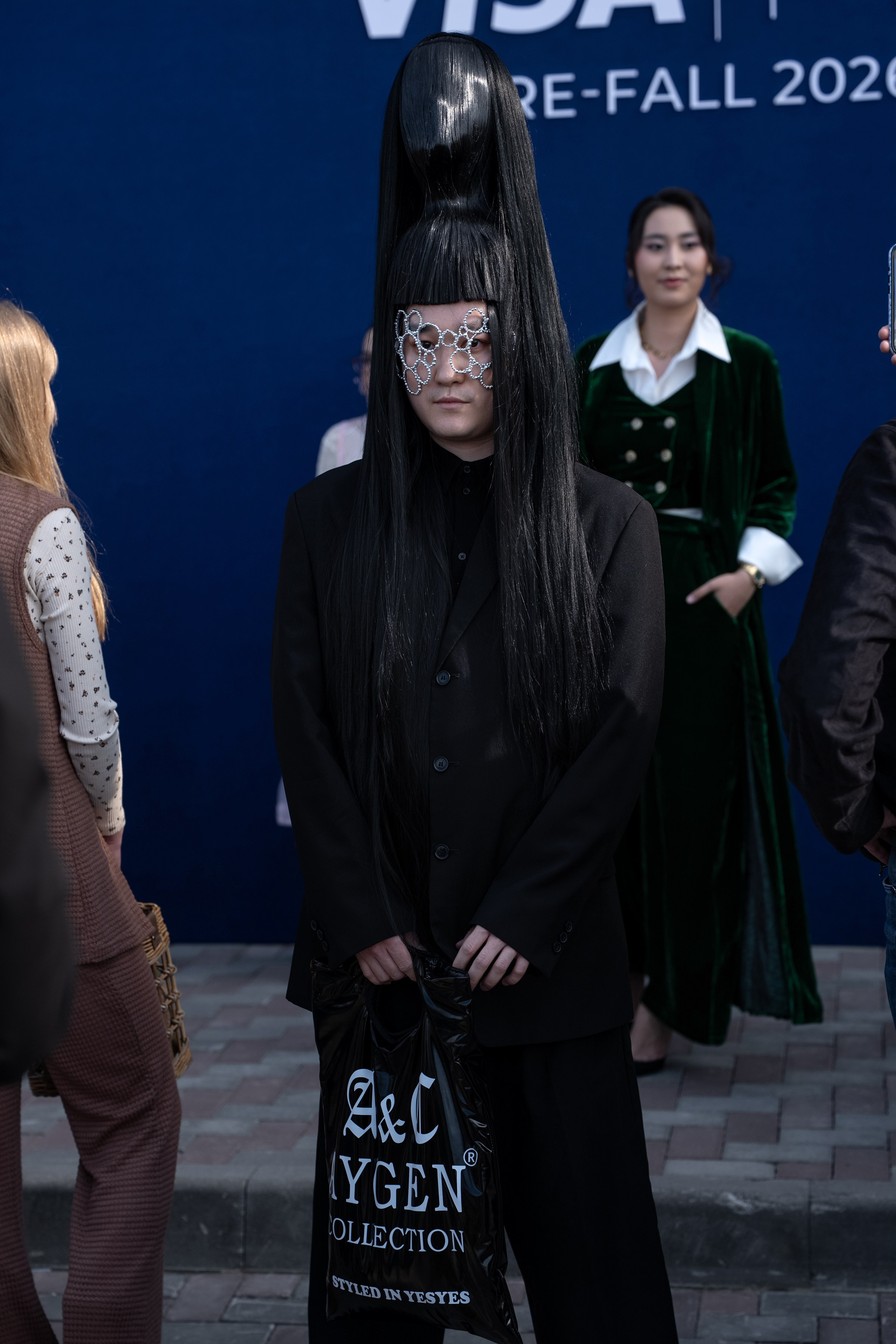 Visa Fashion Week Almaty Pre-Fall 2026 April StreetStyle Day 1. Сайт Алматинского НЮ АРТ, будуар и фэшн фотографа Дениса Карпенко