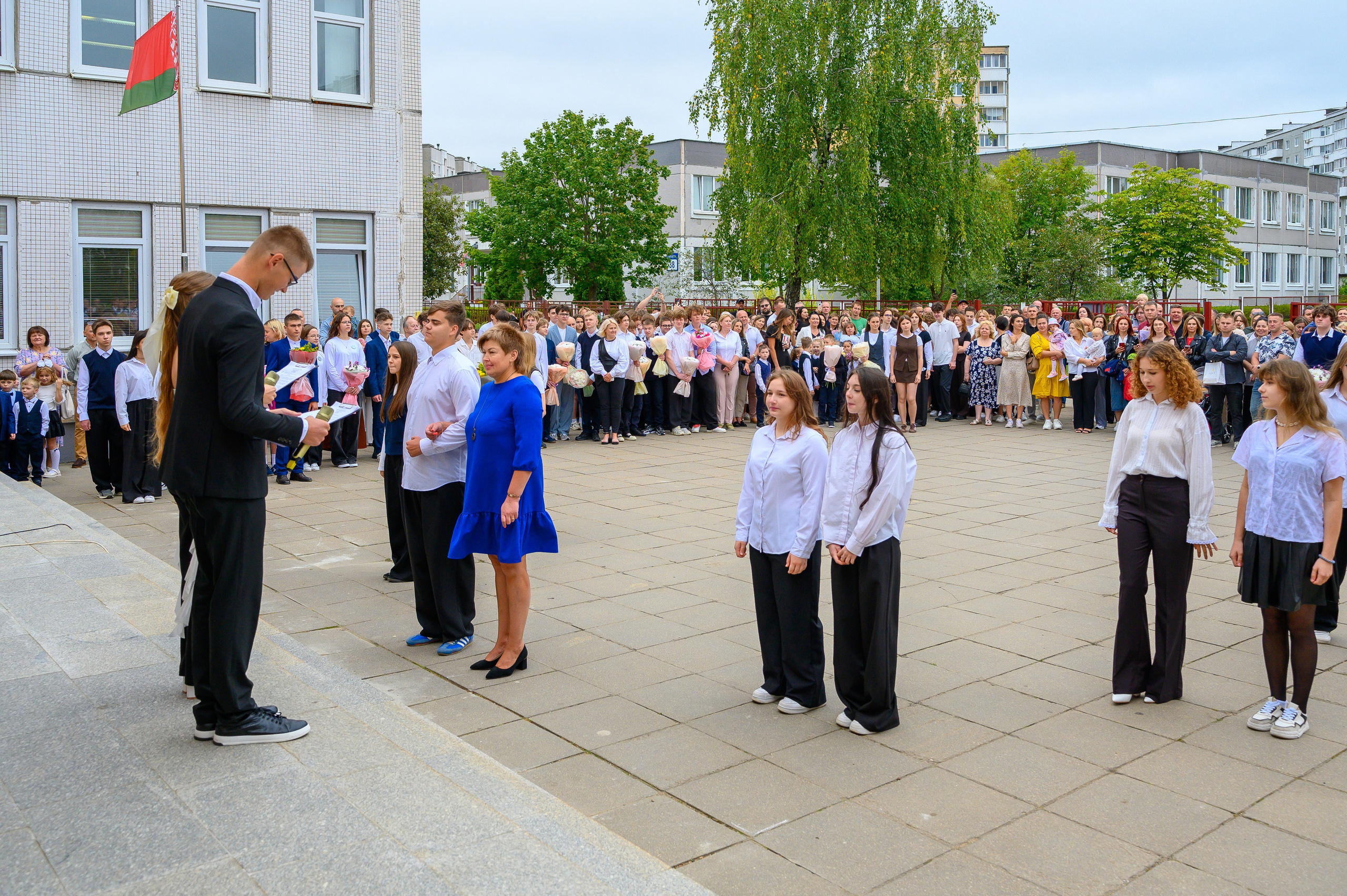 Вот звучит первый звонок, перед этим долгое приготовление к новому этапу в жизни, Яромир идет в школу. Фотоуслуги, услуги фотографа, фотографирование важных событий