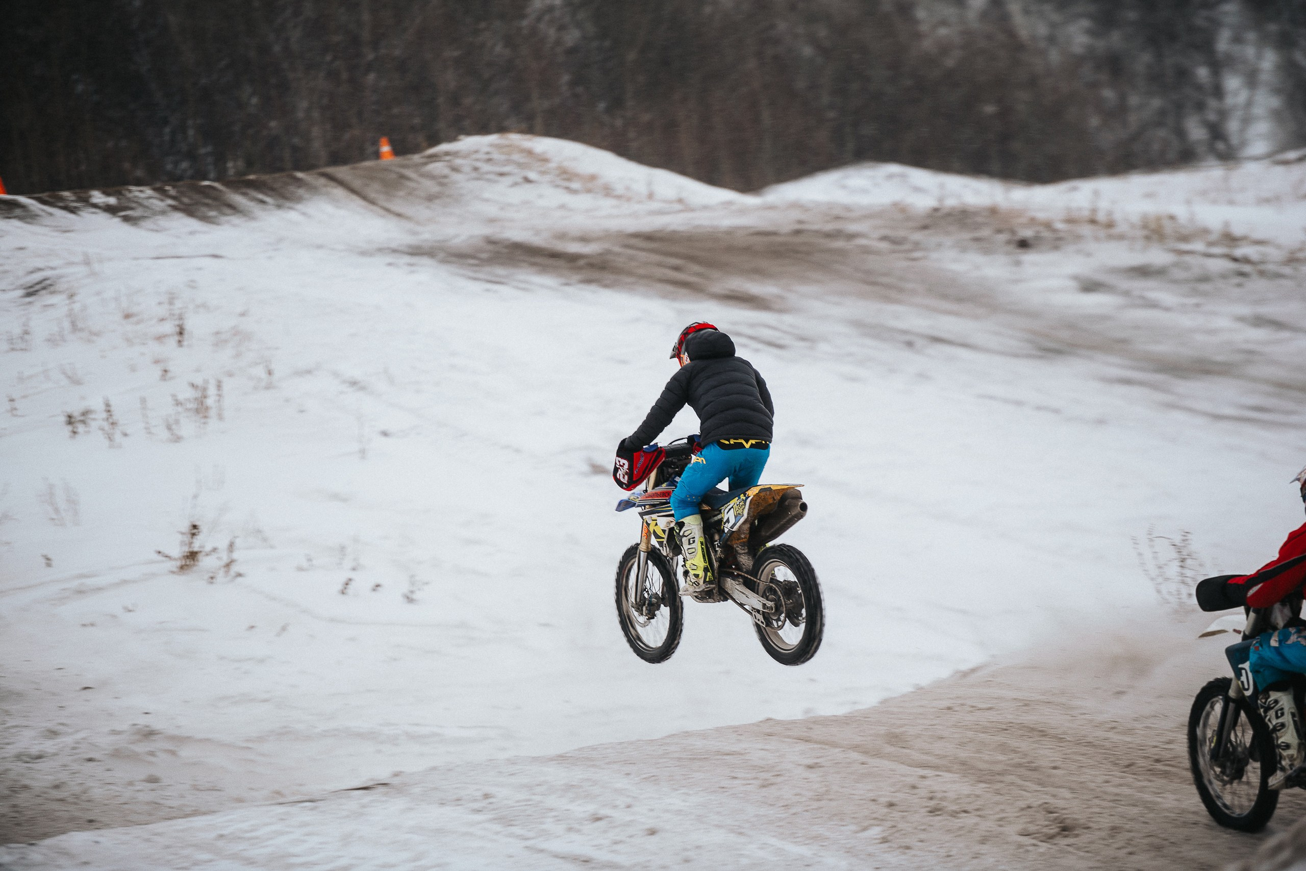 29.12.2024 — Праздничная тренировка на мотоциклетной трассе Люскус. Репортажный фотограф в Кемерово
