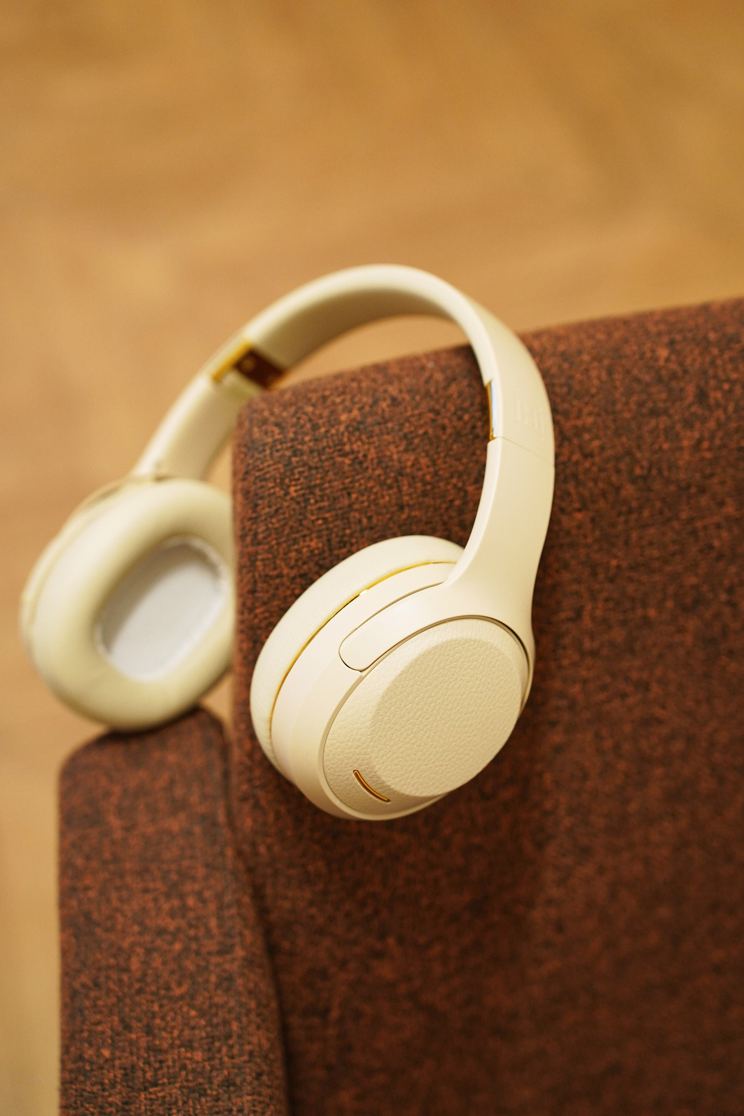 Наушники в интерьере. Фотограф