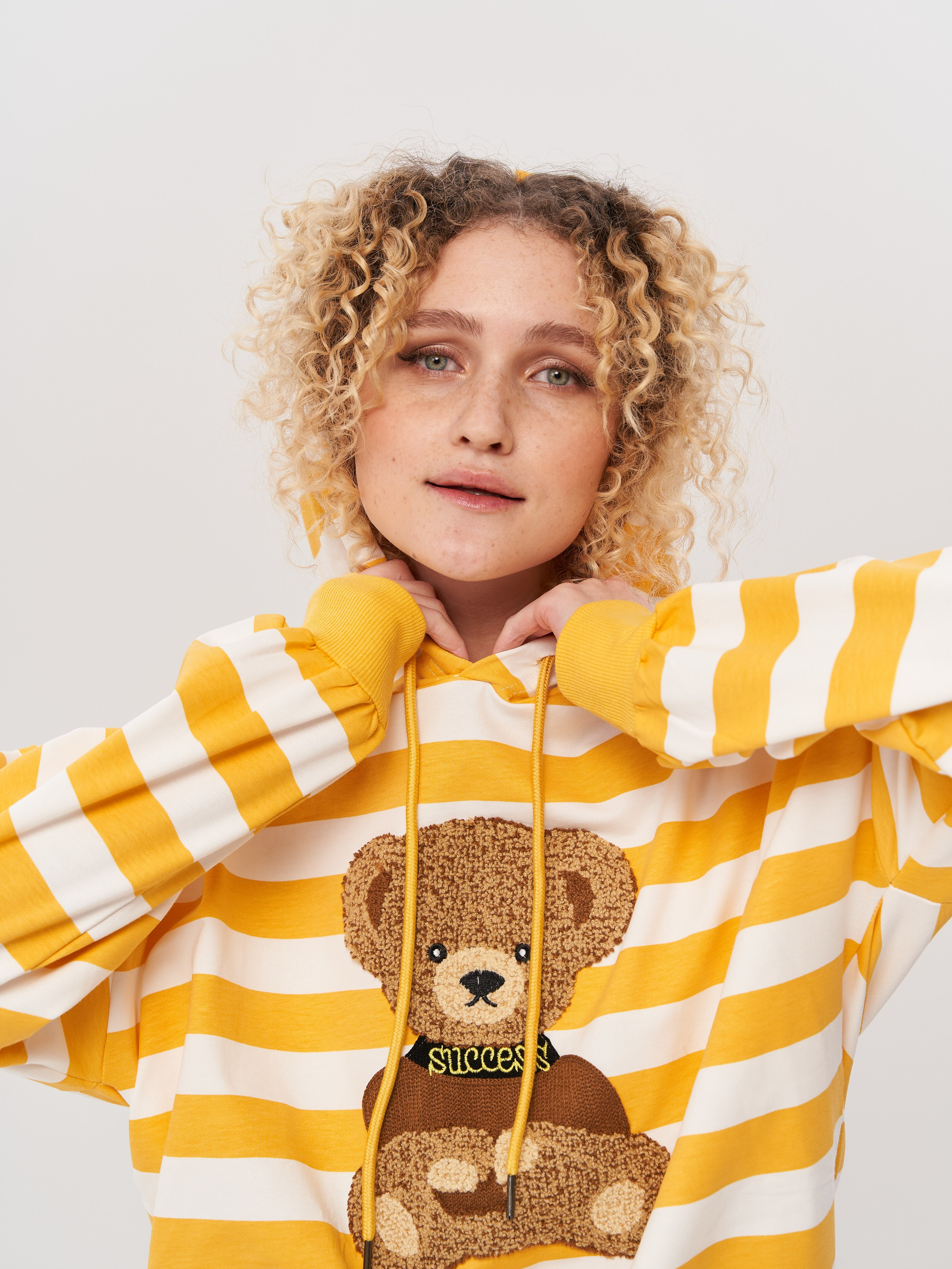 Худи. Фотограф для маркетплейсов в Москве