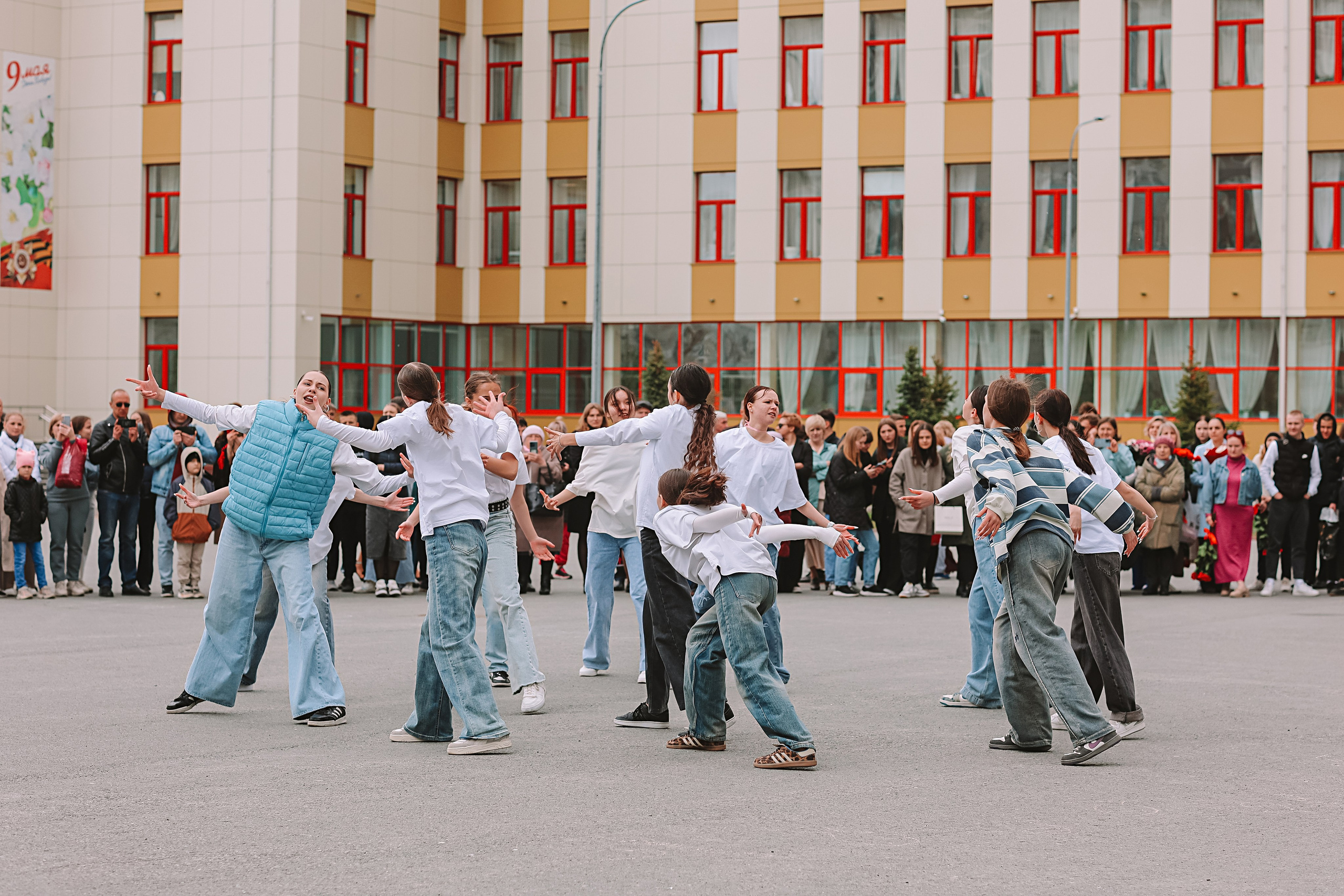 Последний звонок. Семейный фотограф Тюмень, фотограф на роды Салмина Мария
