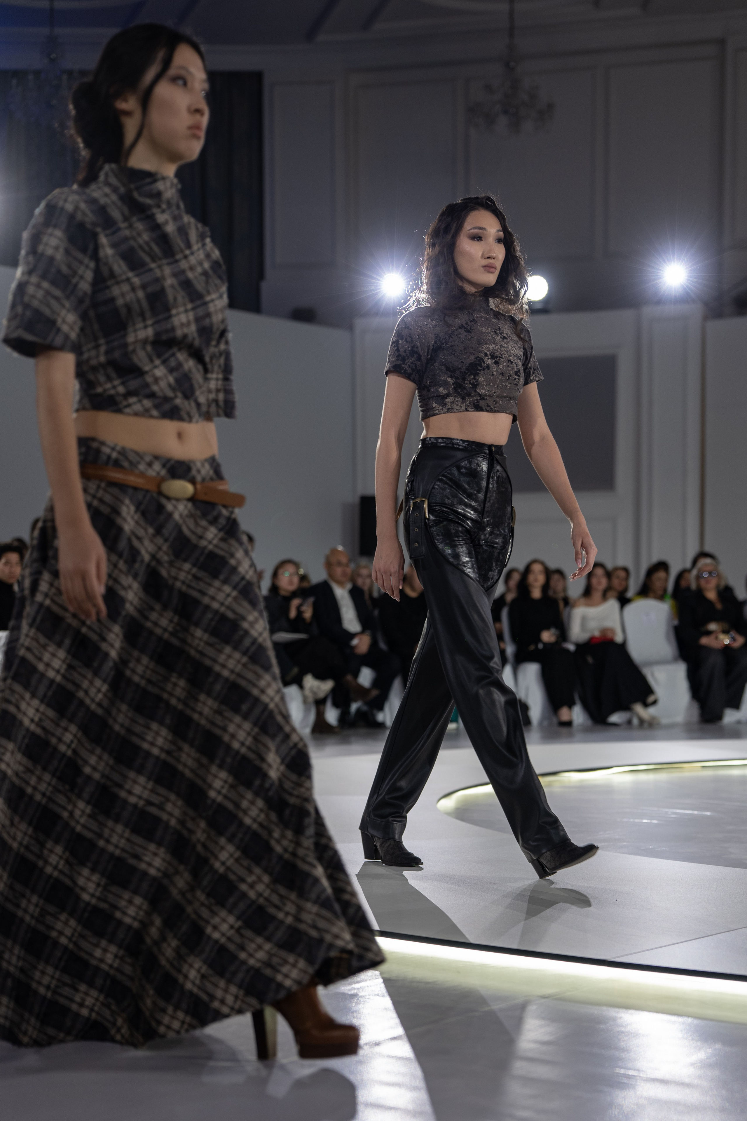 Design August. Сайт Алматинского НЮ АРТ, будуар и фэшн фотографа Дениса Карпенко