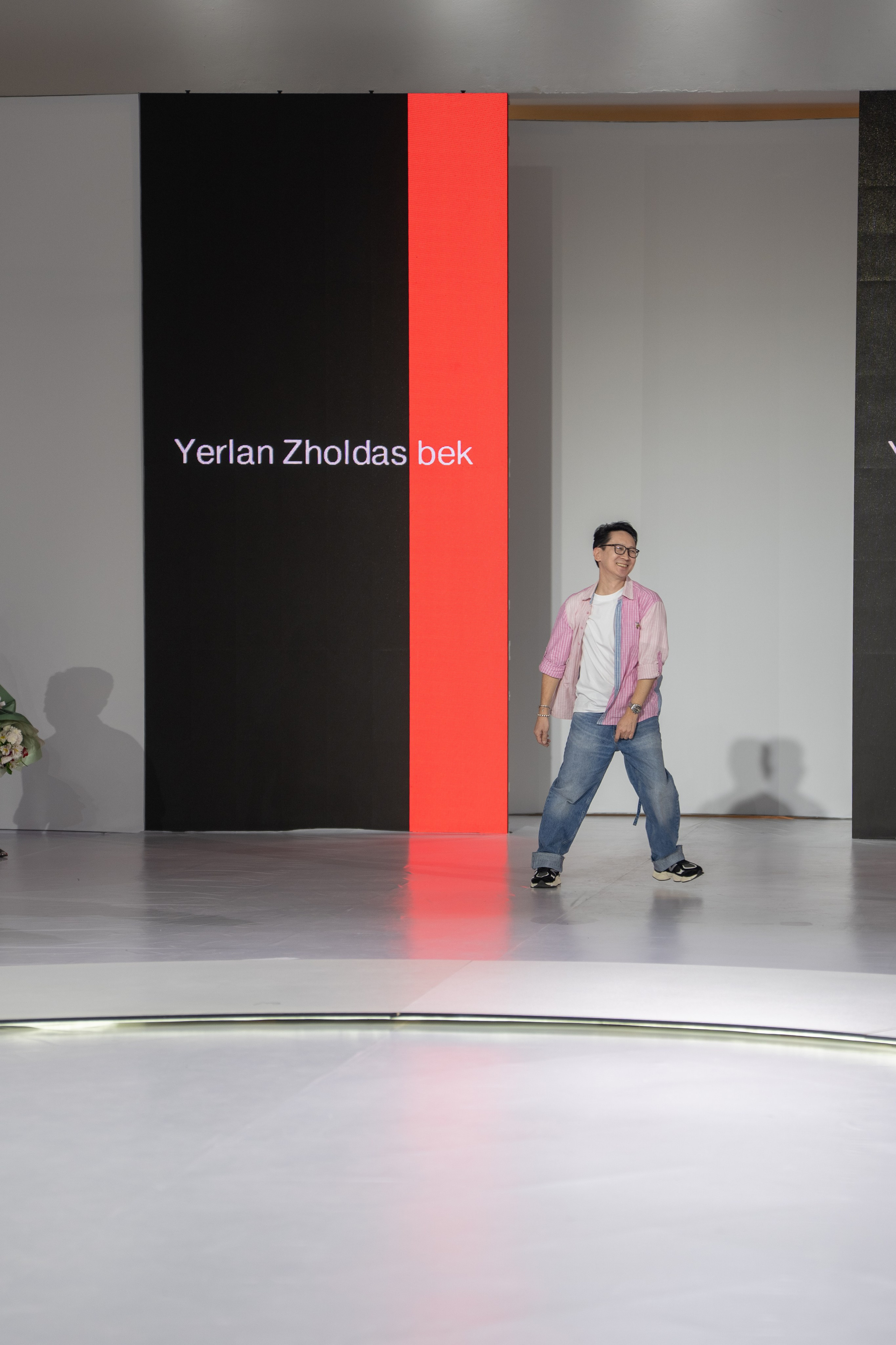 Дизайнер Yerlan Zholdas bek. Сайт Алматинского НЮ АРТ, будуар и фэшн фотографа Дениса Карпенко