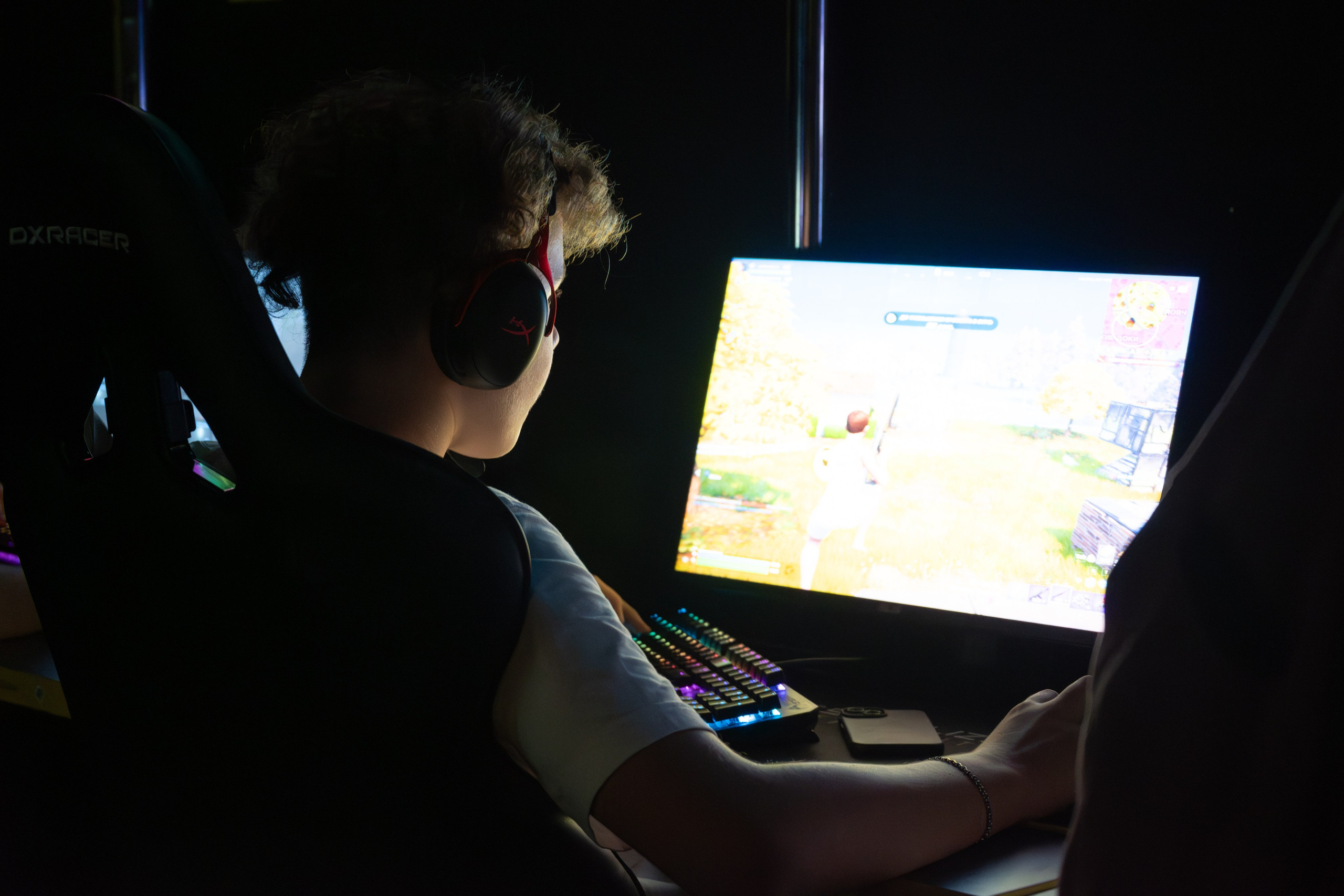 Репортаж в киберспортивном клубе Kolizeum. Фотограф мероприятий в Москве