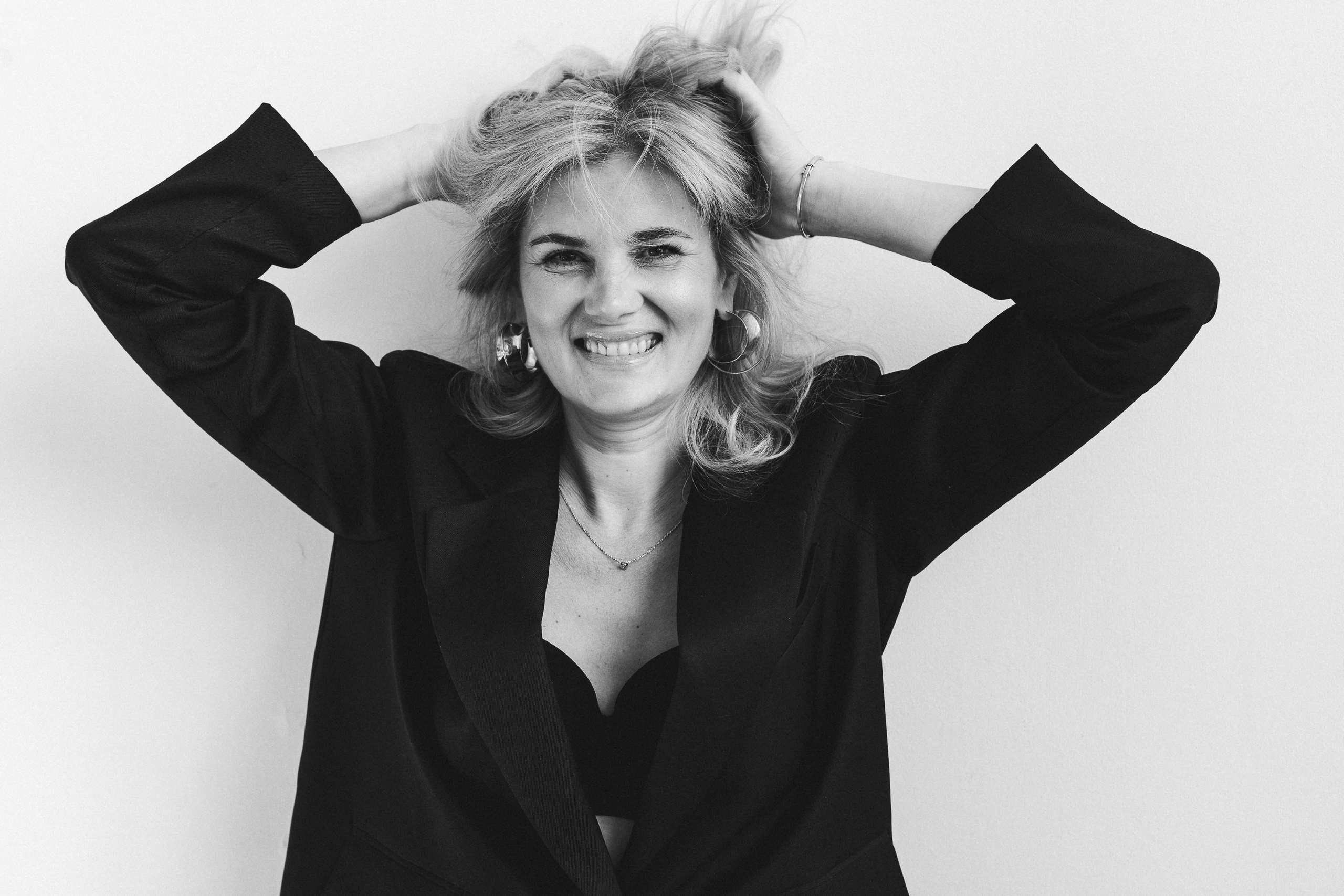 Индивидуальная студийная женская черно-белая фотосессия. Женский портретный фотограф в Нижнем Новгороде и Москве, Юлия Балашова