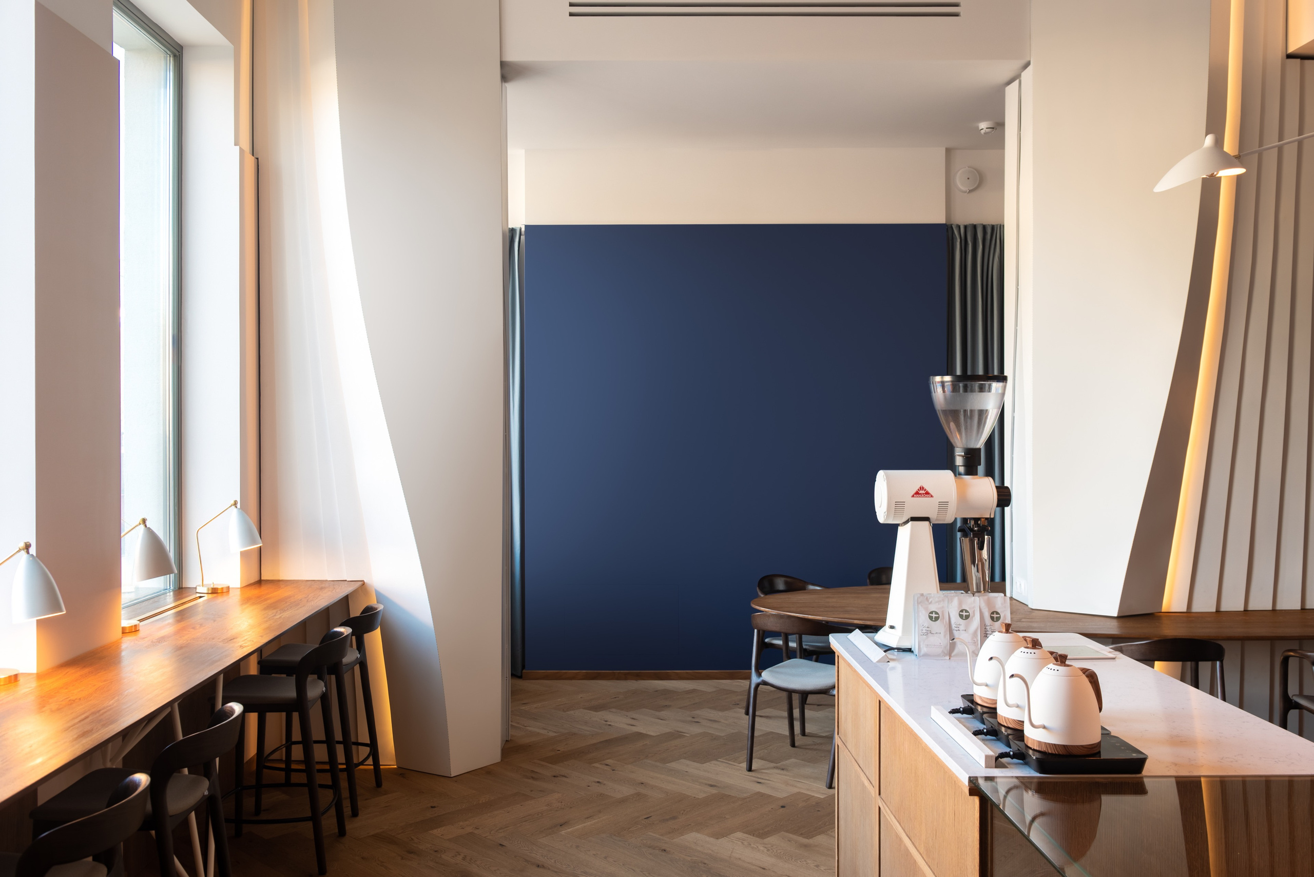 Aeroplane coffee shop 72 sq.m. Commercial photographer | Anton Ermakov