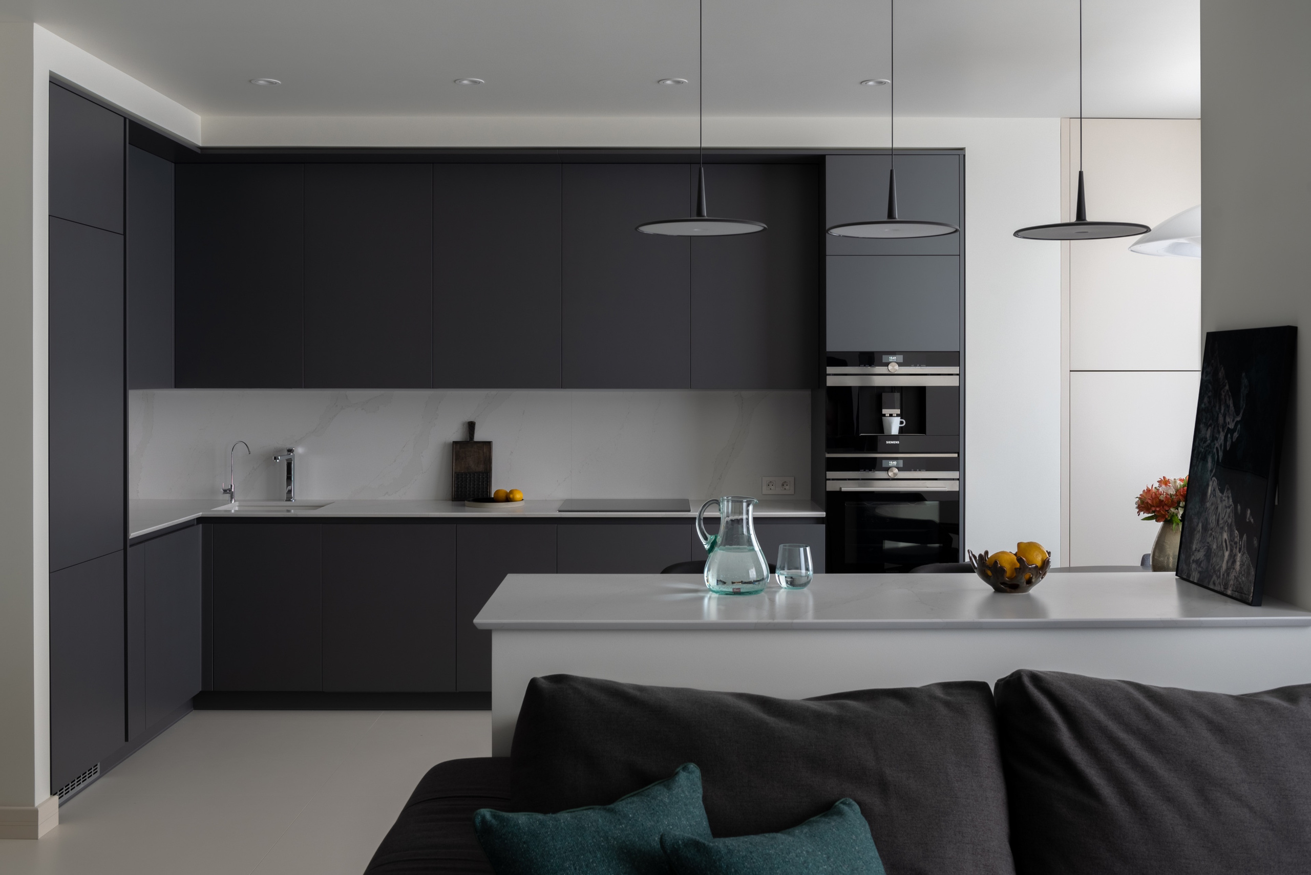 Apartment of 100 sq.m in the residential complex Mosfilmovsky. Commercial photographer | Anton Ermakov