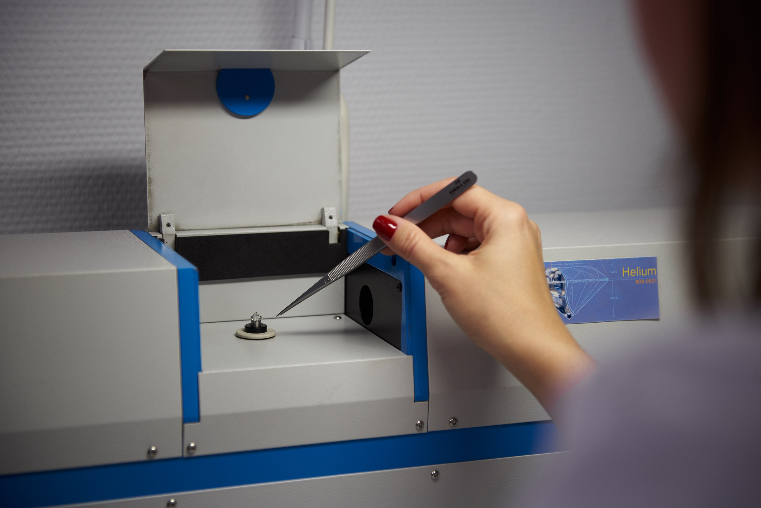 Gemological Laboratory. Commercial photographer | Anton Ermakov