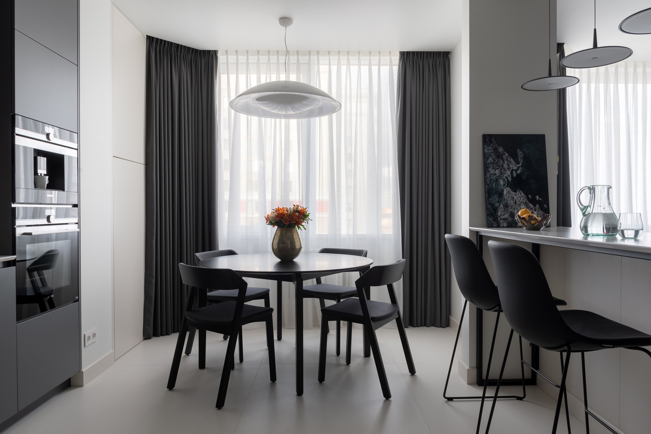 Apartment of 100 sq.m in the residential complex Mosfilmovsky. Commercial photographer | Anton Ermakov