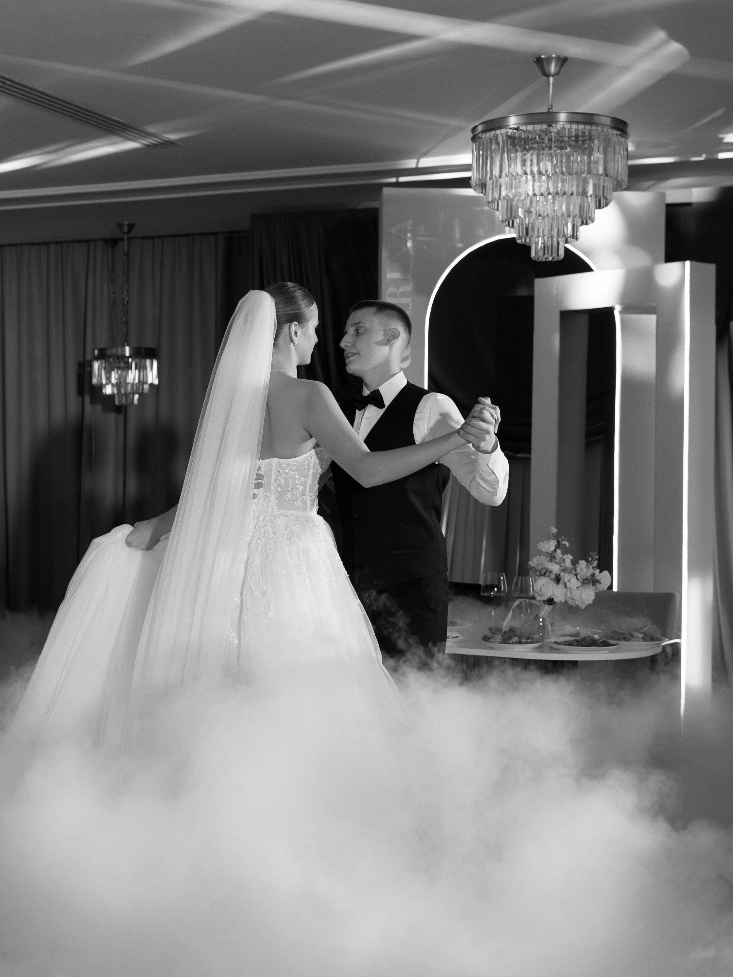 АРИНА И ЛЕША. ЧЕЛСИТИ. Свадебный и индивидуальный фотограф в Челябинске Евгения Негодяева