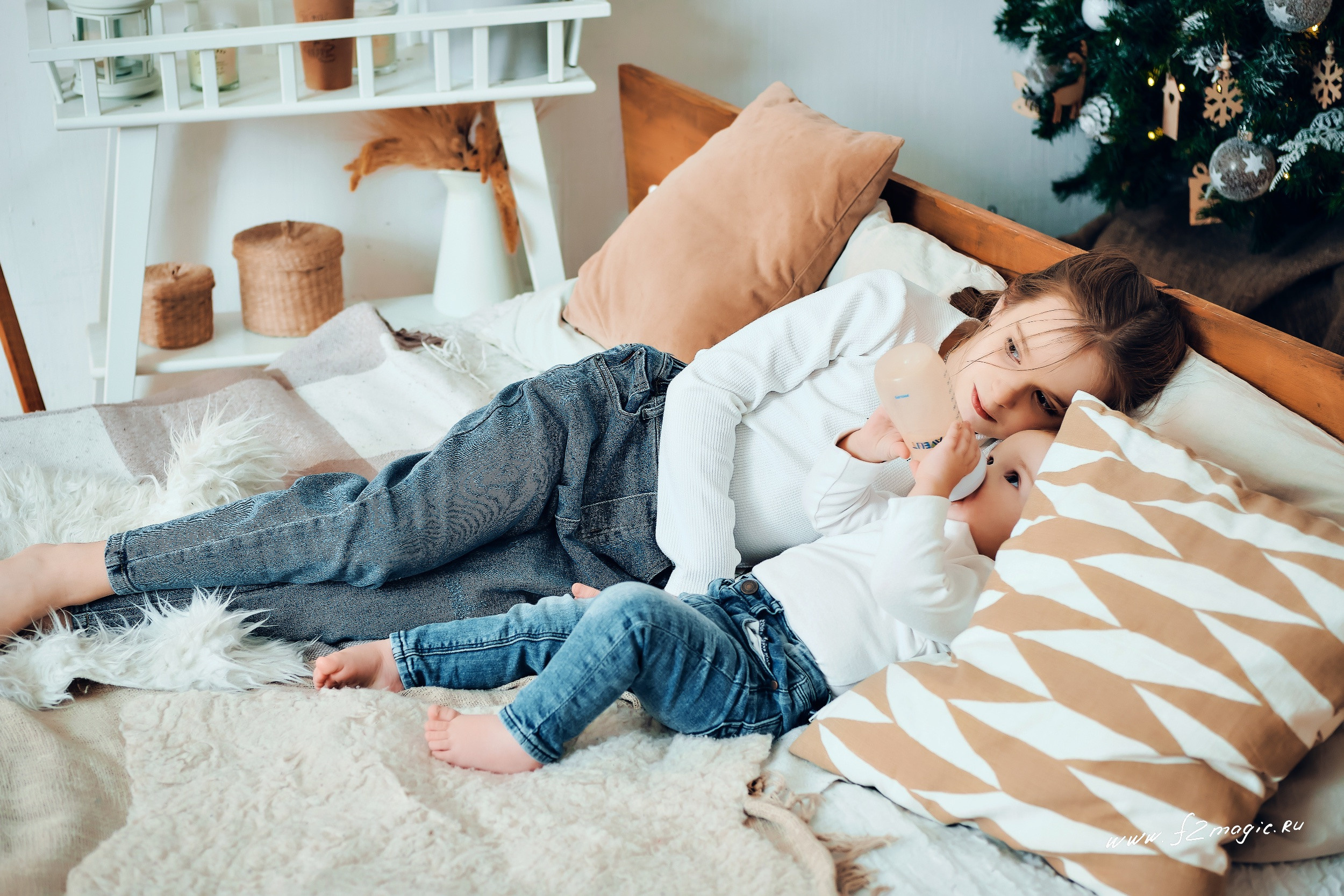 Ольга, Ангелина и Соня. Новый год. Семейный портретный свадебный фотограф Дмитрий Тимченко. Студия / фото