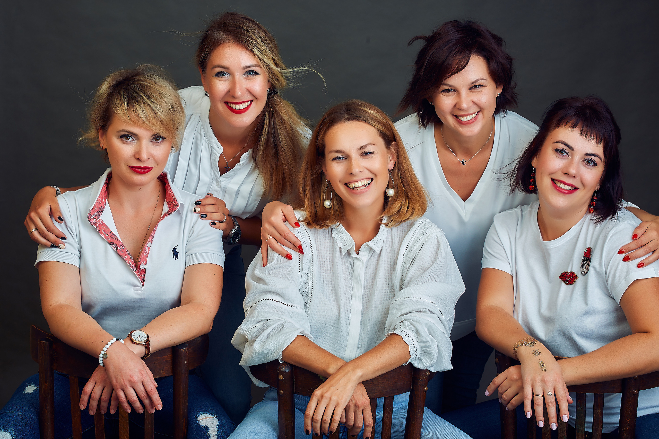 Марина и ее подруги. Семейный портретный свадебный фотограф Дмитрий Тимченко. Студия / фото