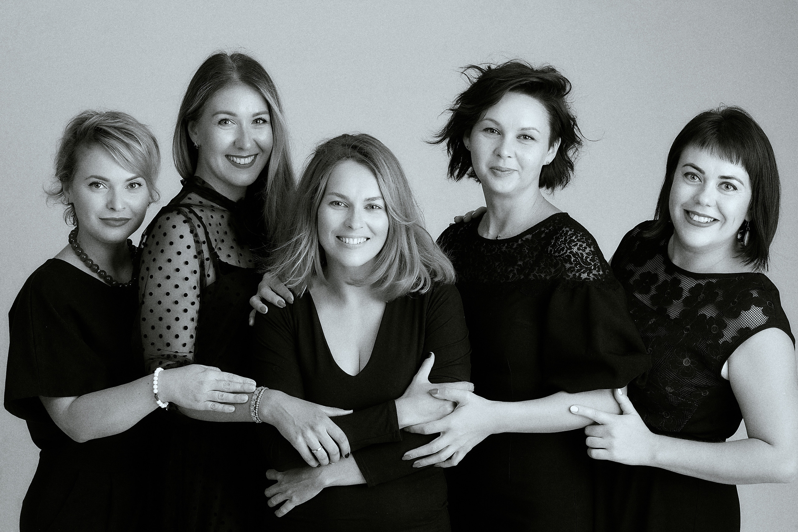 Марина и ее подруги. Семейный портретный свадебный фотограф Дмитрий Тимченко. Студия / фото