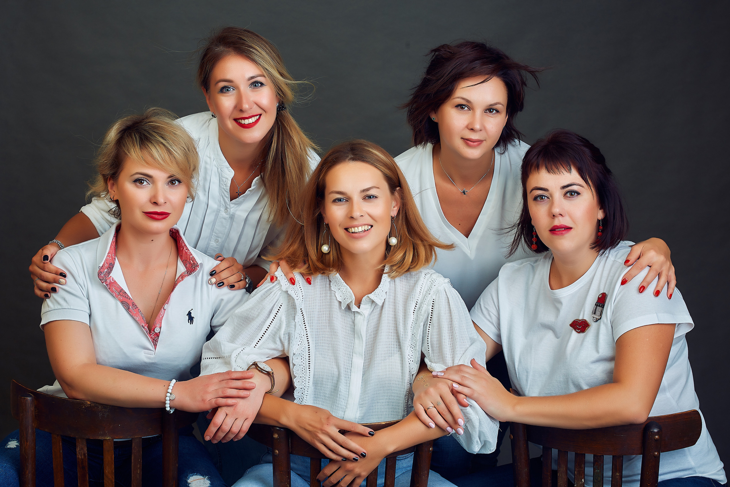 Марина и ее подруги. Семейный портретный свадебный фотограф Дмитрий Тимченко. Студия / фото