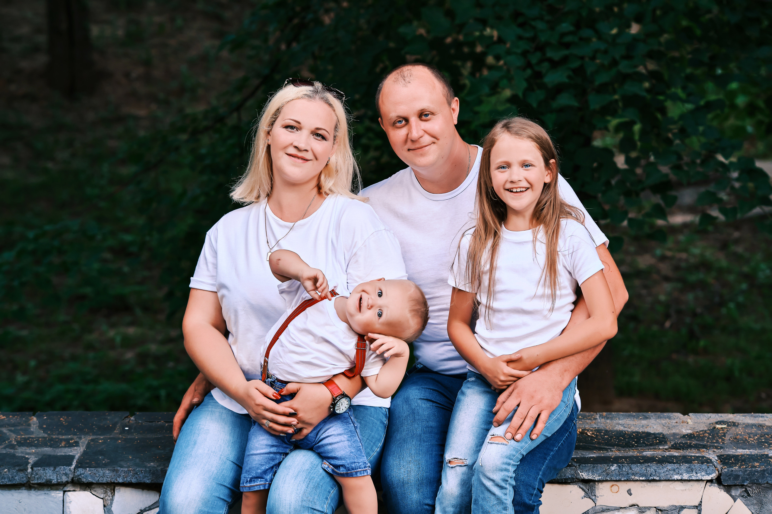 Семейная фотография. Семейный портретный свадебный фотограф Дмитрий Тимченко. Студия / фото