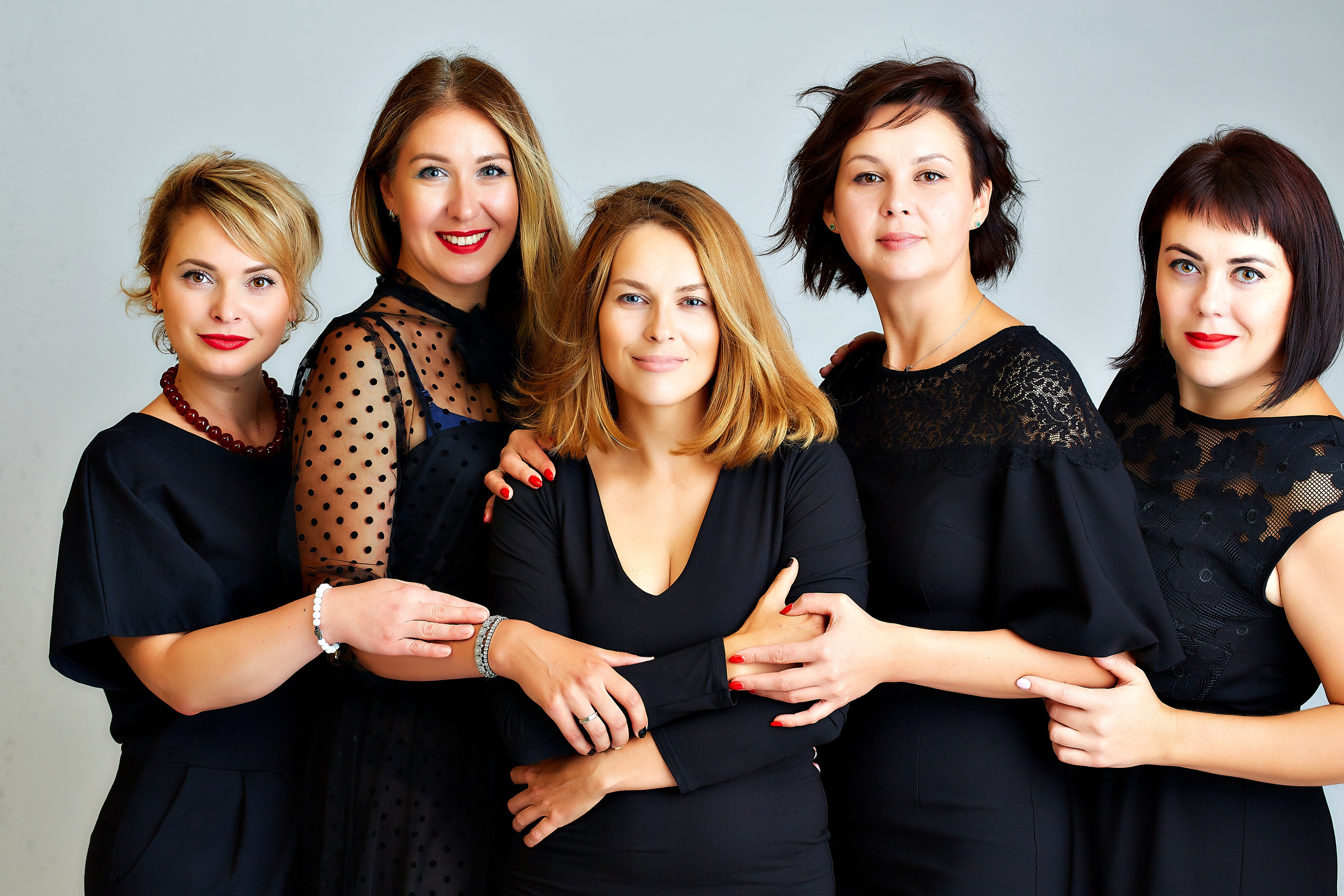 Марина и ее подруги. Семейный портретный свадебный фотограф Дмитрий Тимченко. Студия / фото