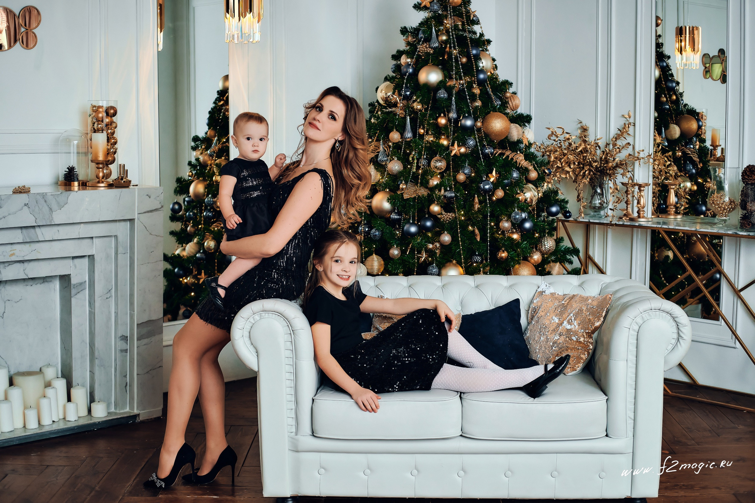 Ольга, Ангелина и Соня. Новый год. Семейный портретный свадебный фотограф Дмитрий Тимченко. Студия / фото