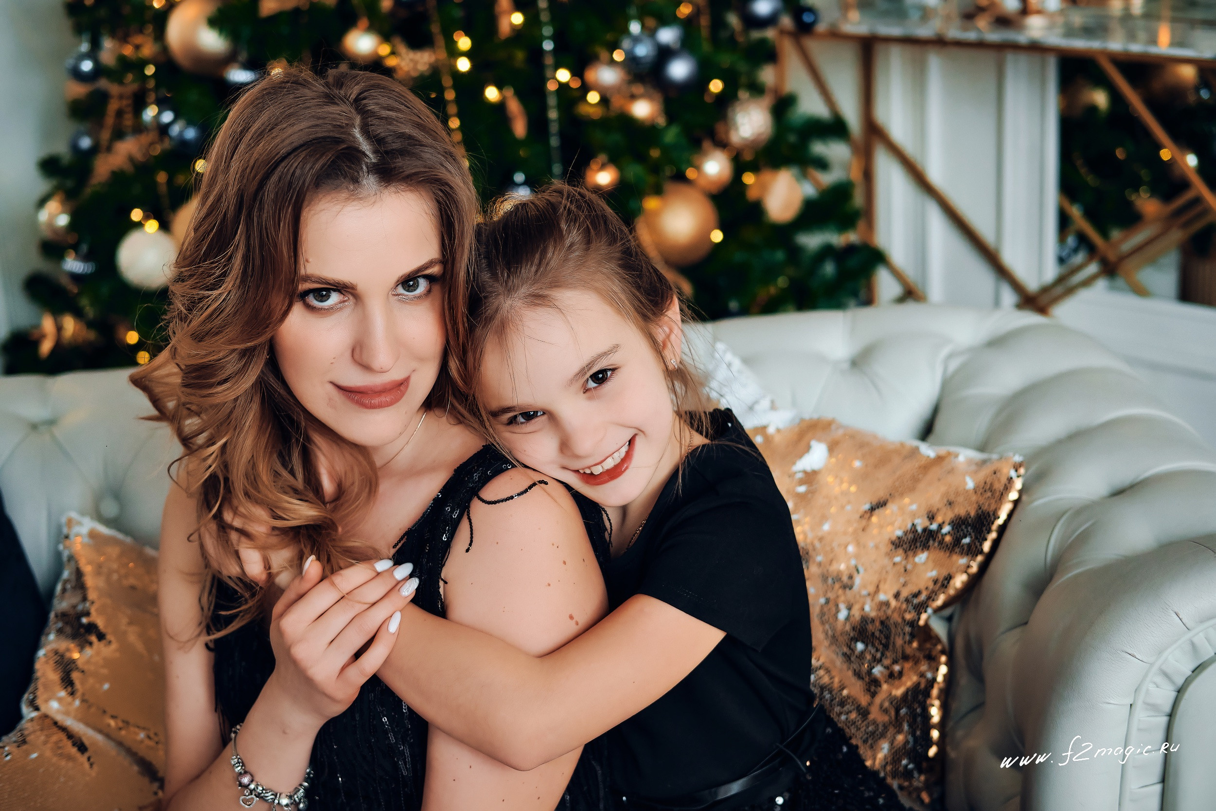 Ольга, Ангелина и Соня. Новый год. Семейный портретный свадебный фотограф Дмитрий Тимченко. Студия / фото