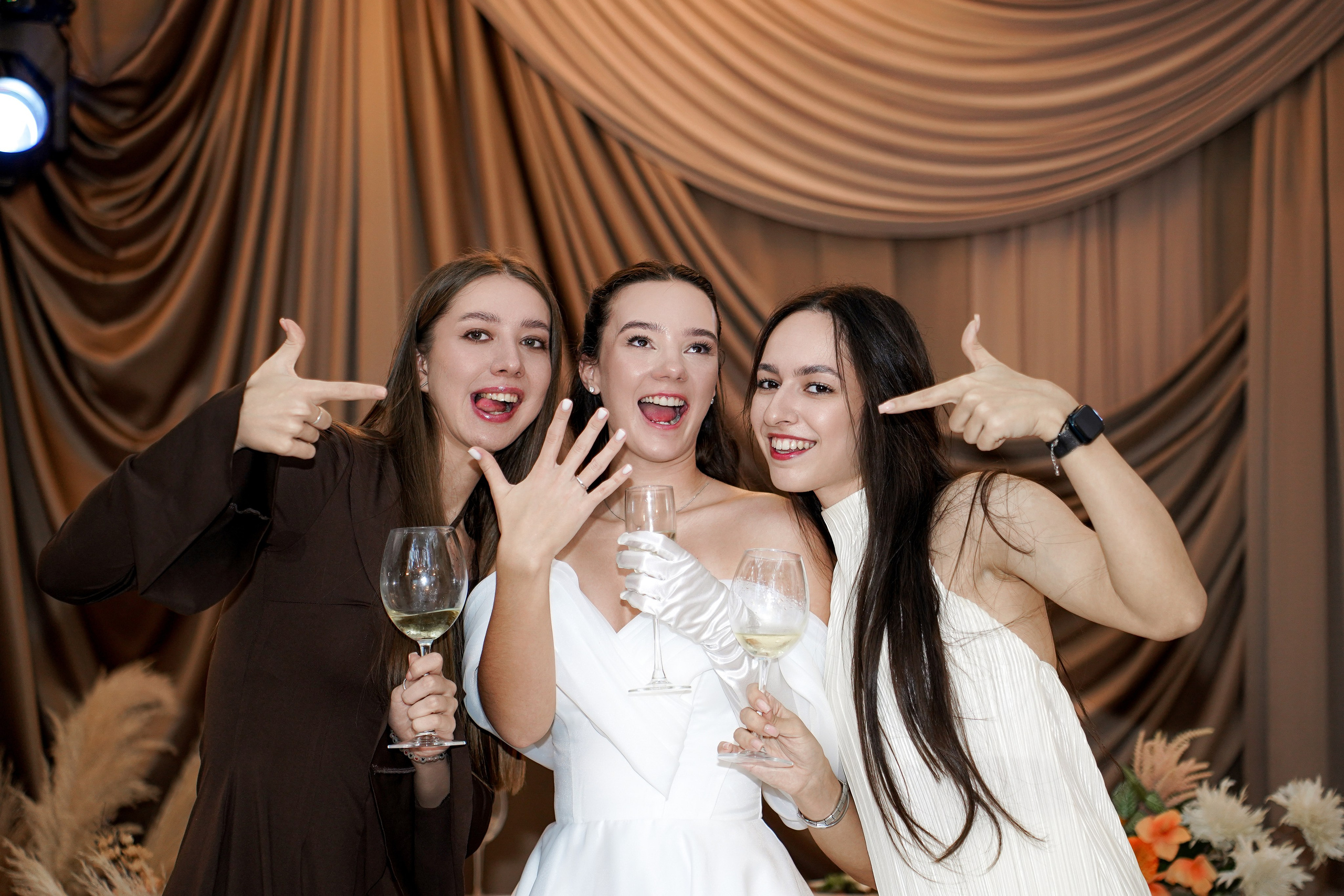 Свадебный банкет в беседке. Свадебный фотограф в Ростове-на-Дону. Таинство Крещения и Венчания, семейные фотосессии. Алёна Чёботова