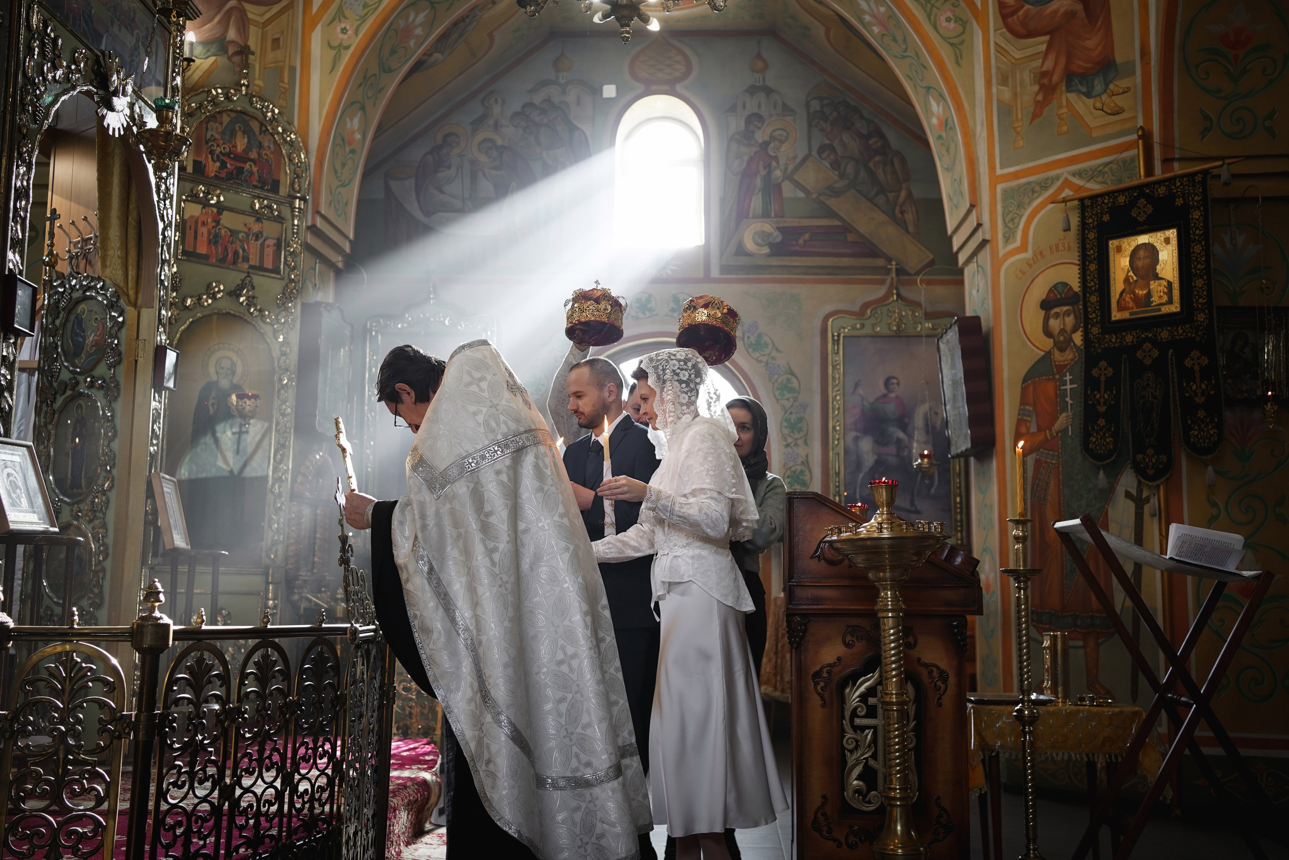 Венчание в Троицком храме. Свадебный фотограф в Ростове-на-Дону. Таинство Крещения и Венчания, семейные фотосессии. Алёна Чёботова