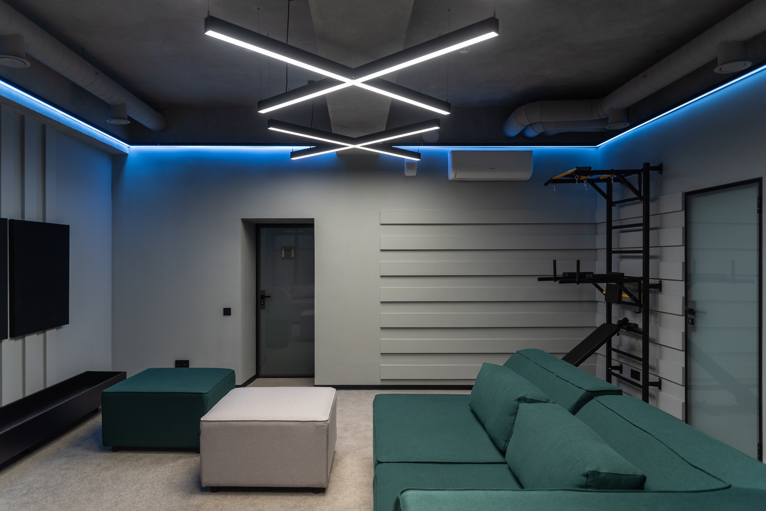 X corp | 2025. Архитектурный фотограф и 3D-художник Антон Мельников